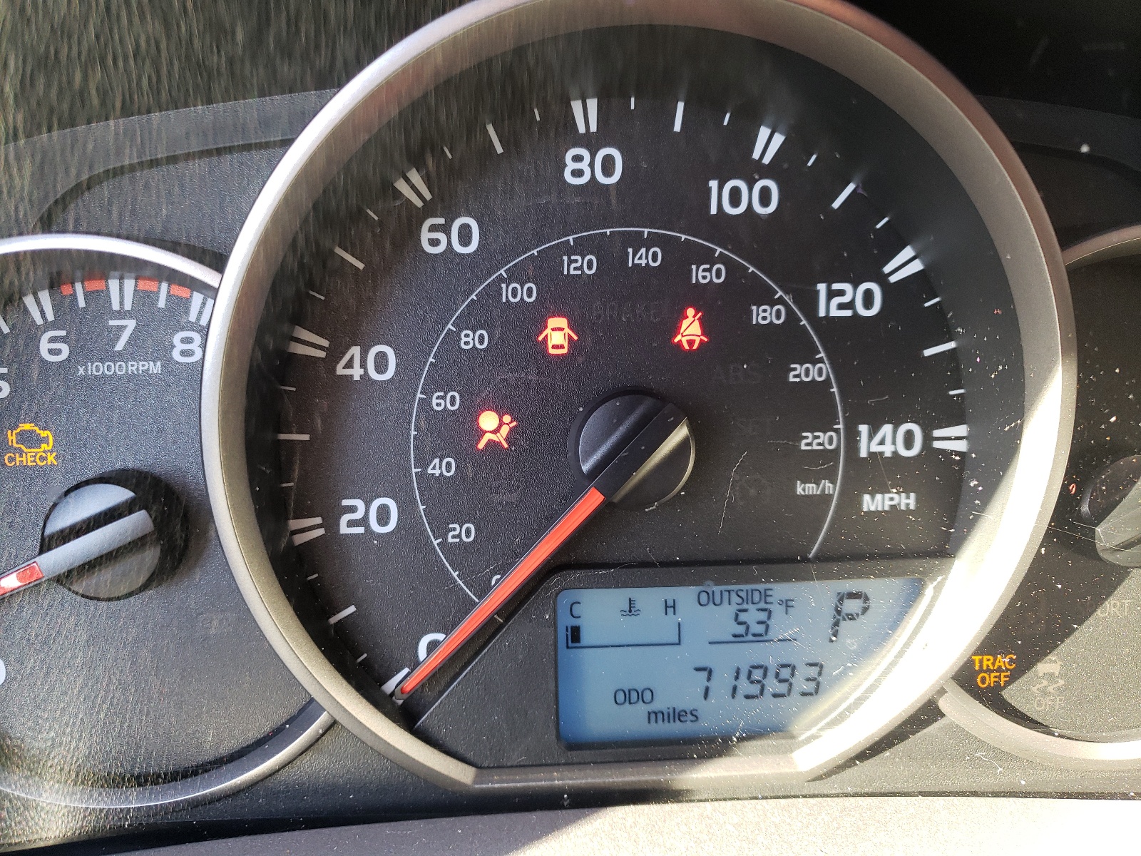 Photo 8 from auction – 2016 TOYOTA RAV4 LE with VIN JTMZFREV9GJ099856