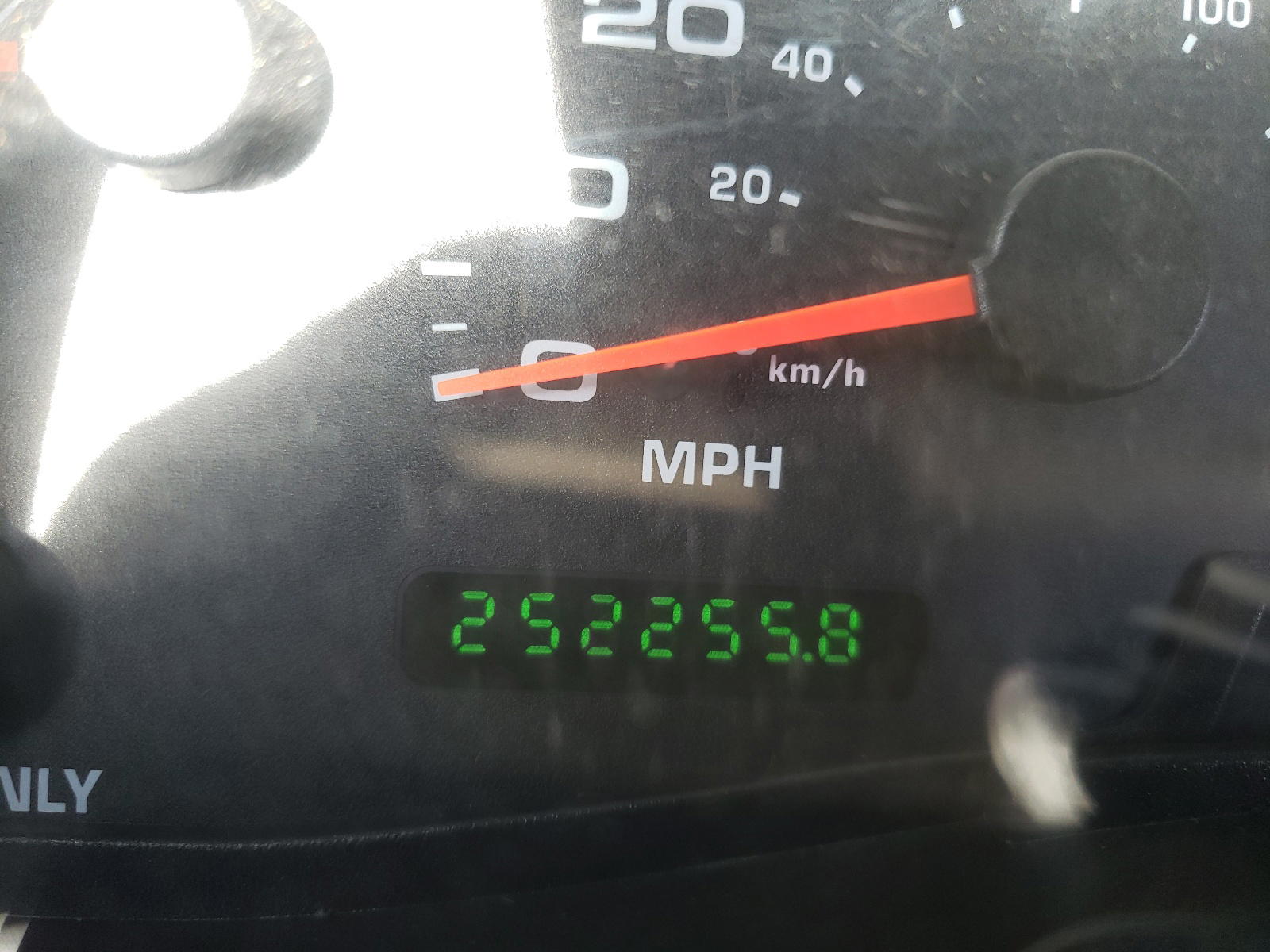 Photo 8 from auction – 2002 FORD EXCURSION with VIN 1FMSU43F02EA51763