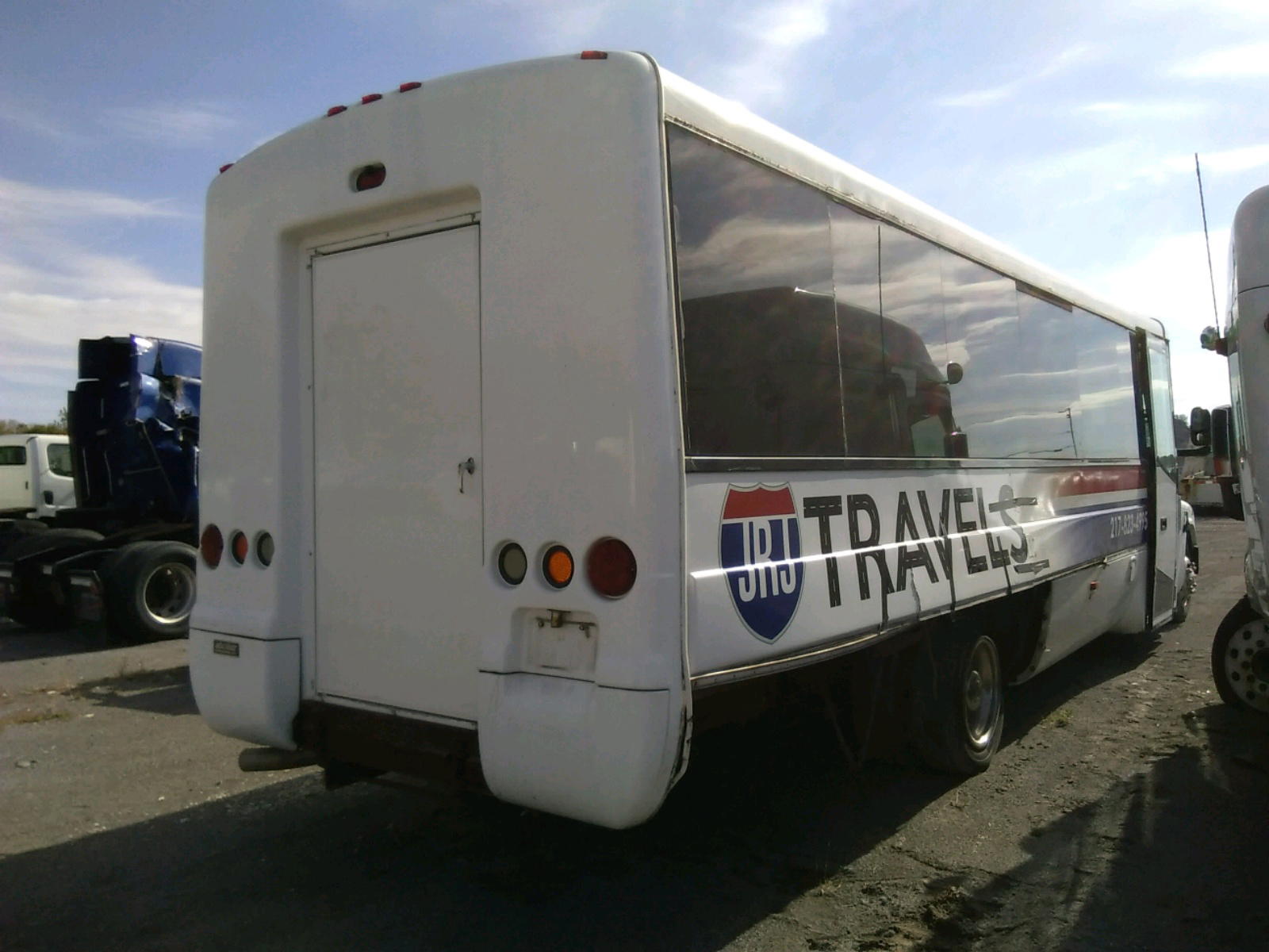 Photo 4 from auction – 2005 FREIGHTLINER CHASSIS FB with VIN 4UZAAZCT45CU11754