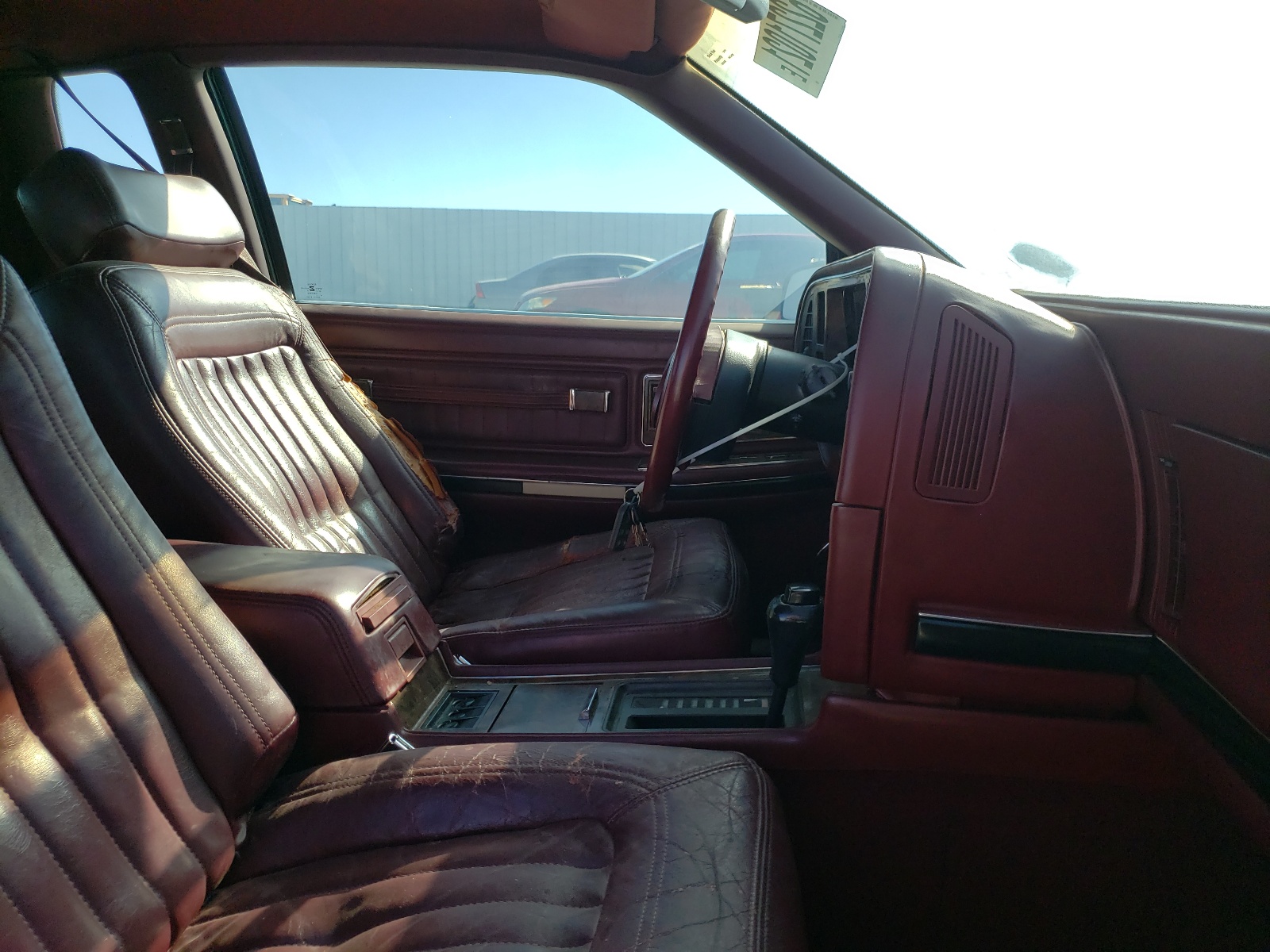 Photo 5 from auction – 1992 BUICK RIVIERA with VIN 1G4EZ13LXNU402580