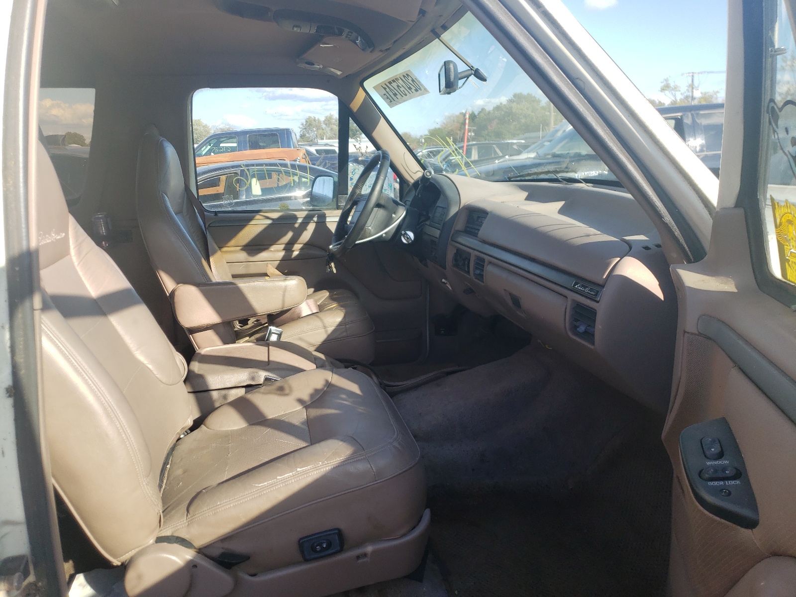 Photo 5 from auction – 1995 FORD BRONCO with VIN 1FMEU15N0SLA98190