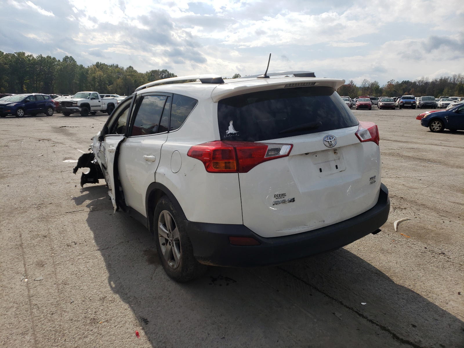 Photo 3 from auction – 2015 TOYOTA RAV4 XLE with VIN JTMRFREVXFD097983