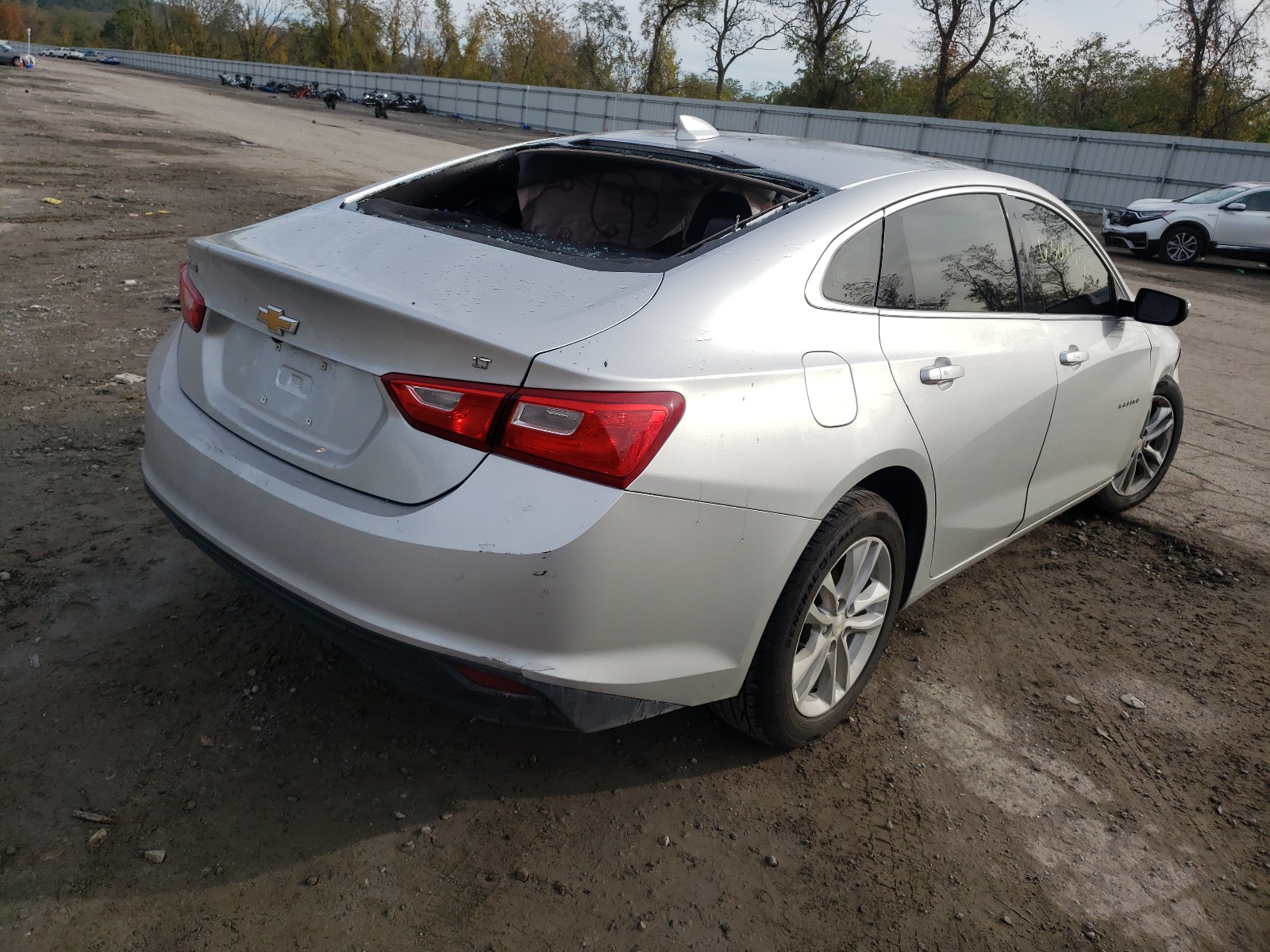 Photo 4 from auction – 2018 CHEVROLET MALIBU LT with VIN 1G1ZD5ST1JF146334