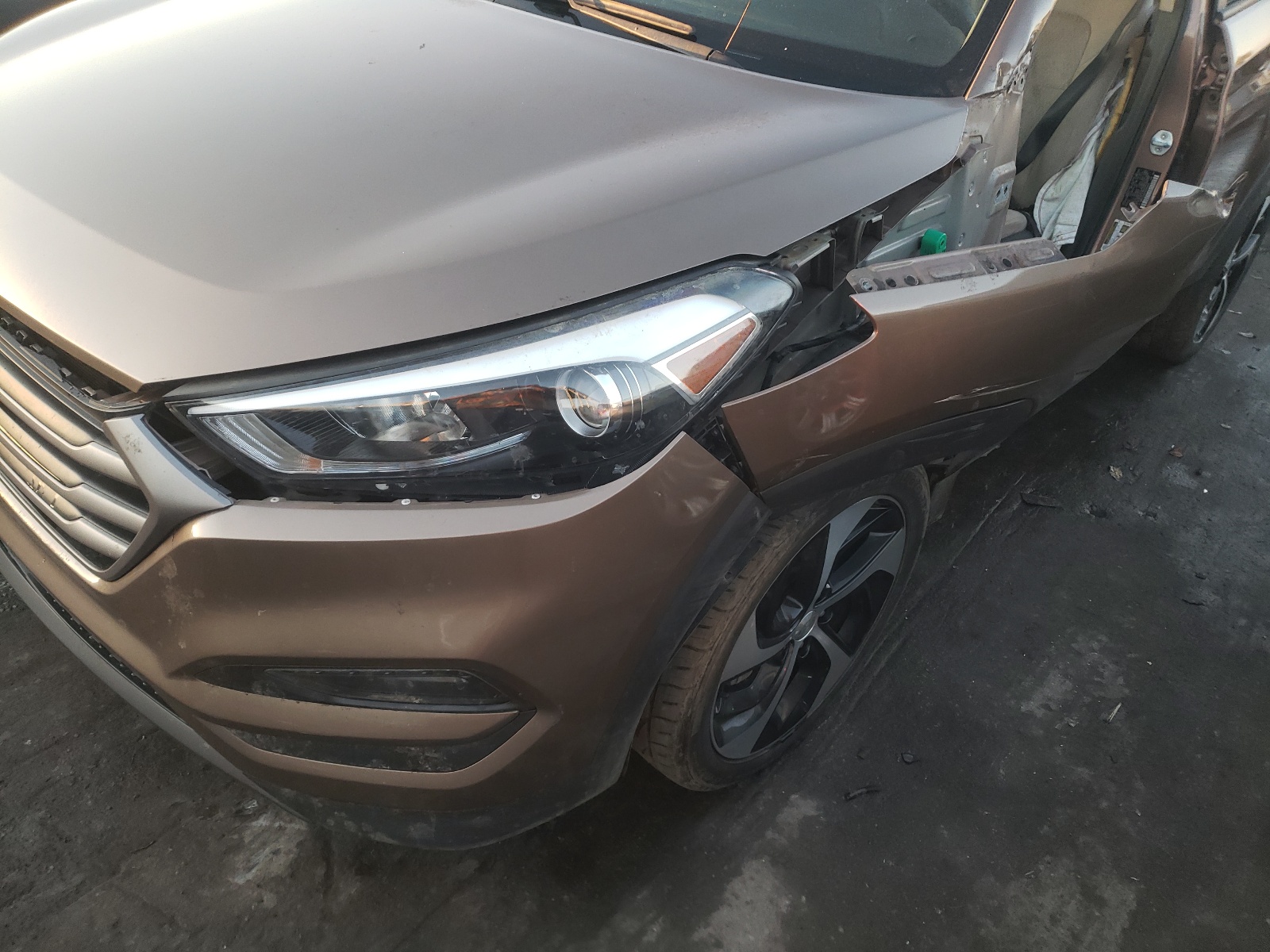 Photo 9 from auction – 2016 HYUNDAI TUCSON LIM with VIN KM8J33A2XGU044423