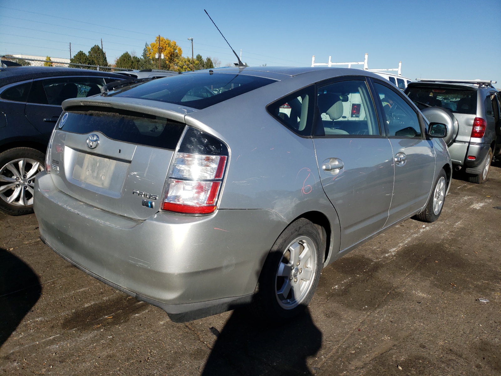 Photo 4 from auction – 2005 TOYOTA PRIUS with VIN JTDKB20U857011487