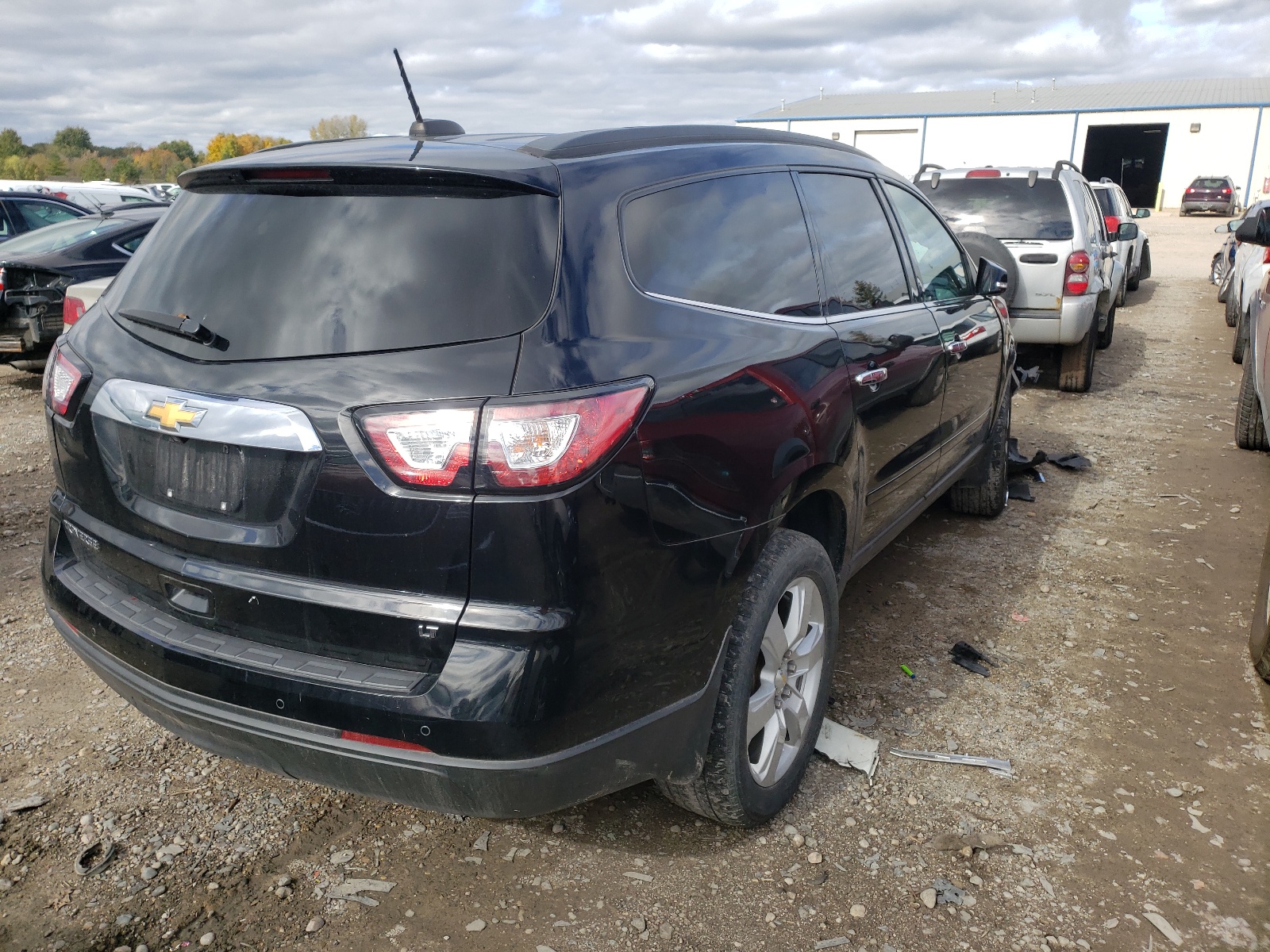 Photo 4 from auction – 2017 CHEVROLET TRAVERSE L with VIN 1GNKRGKD9HJ344897