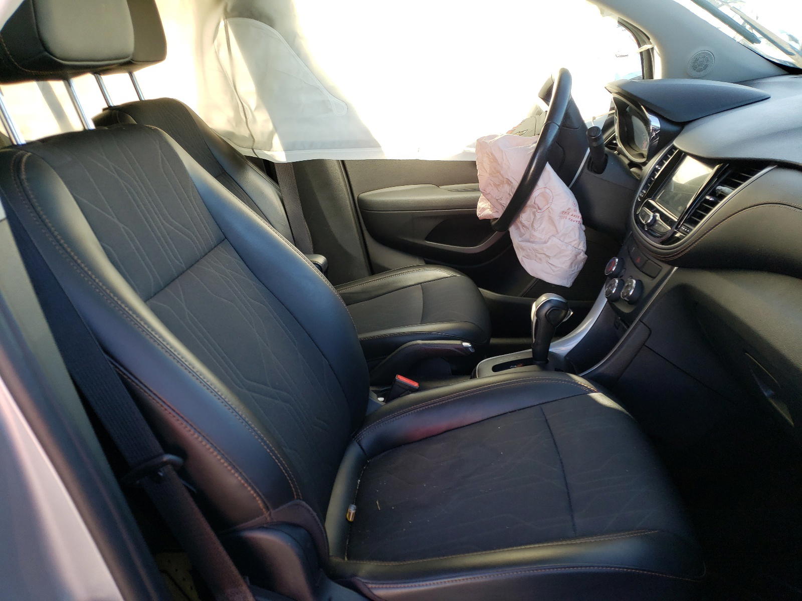 Photo 5 from auction – 2017 CHEVROLET TRAX 1LT with VIN 3GNCJLSB3HL234424