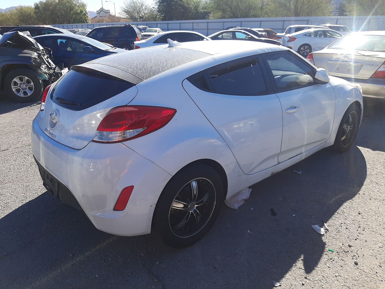 Photo 4 from auction – 2015 HYUNDAI VELOSTER with VIN KMHTC6AD6FU228493