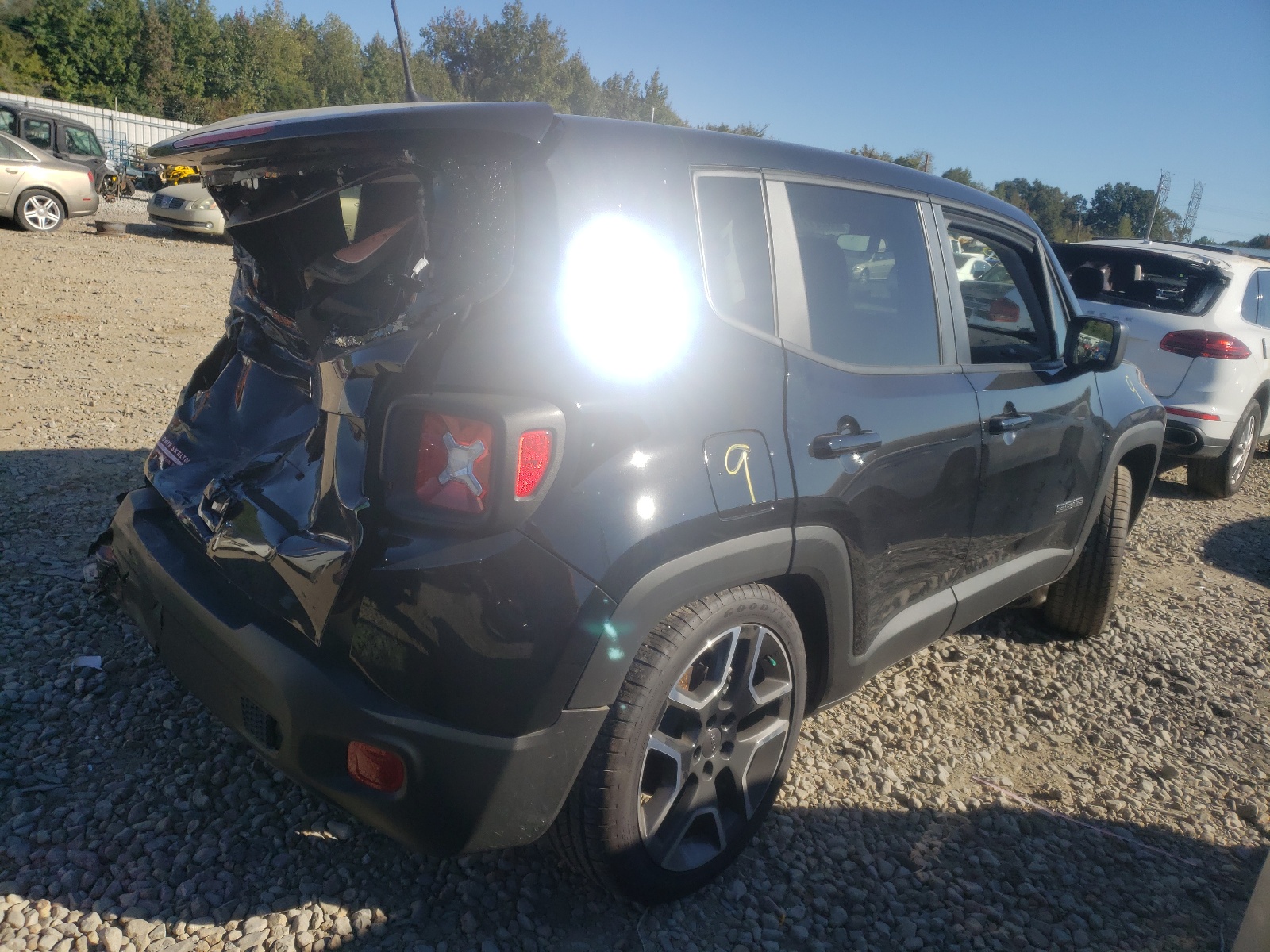 Photo 4 from auction – 2021 JEEP RENEGADE with VIN ZACNJCAB4MPM38828