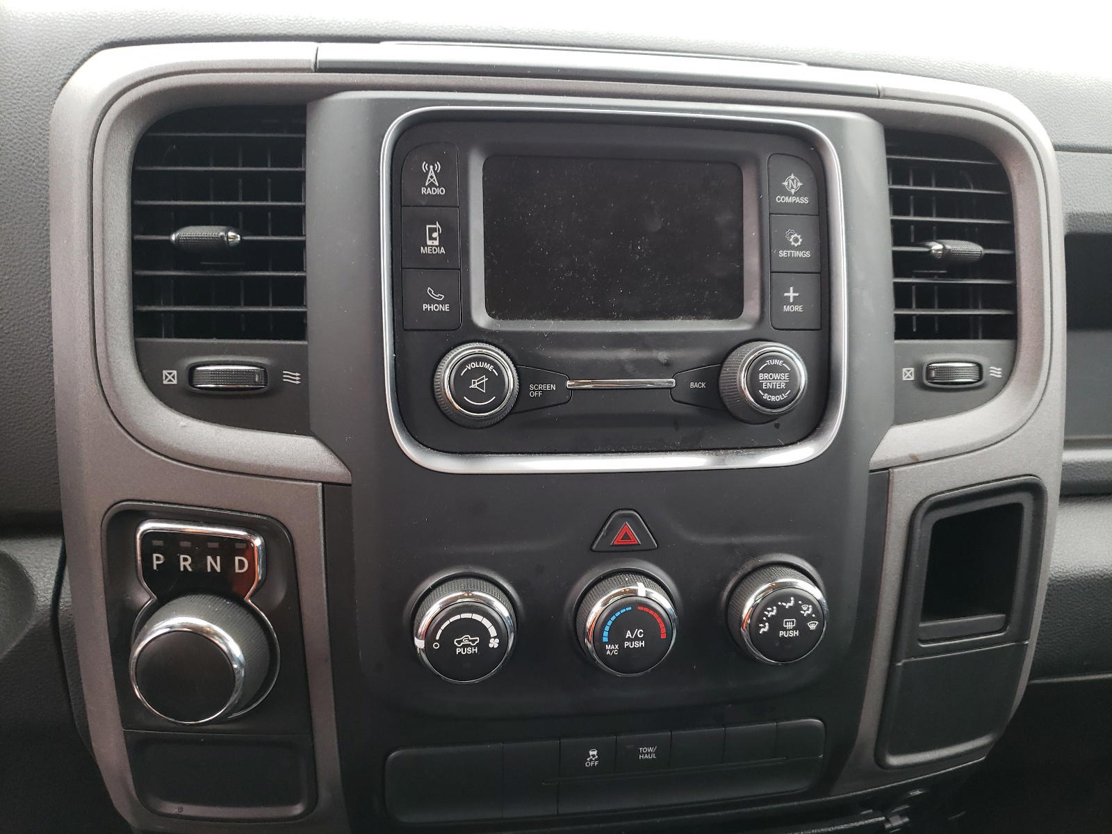 Photo 9 from auction – 2018 RAM 1500 ST with VIN 1C6RR6KT4JS305621