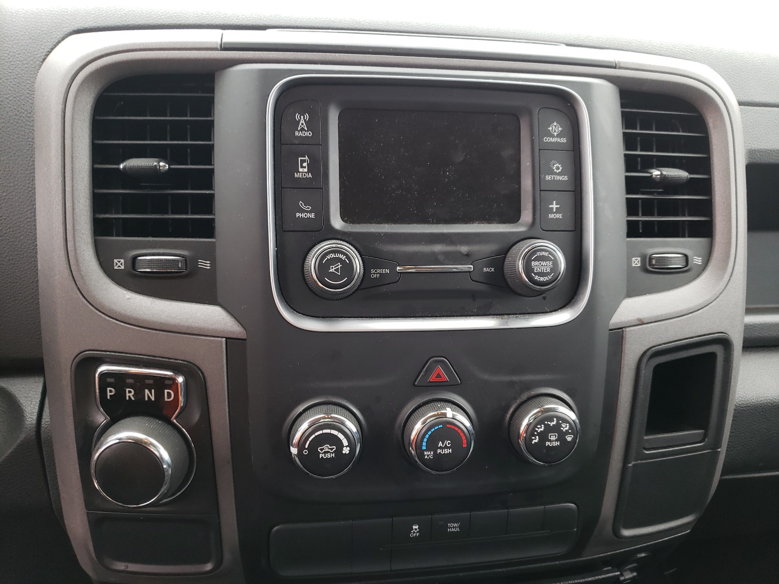 Фото 9 с аукциона – 2018 RAM 1500 ST с VIN 1C6RR6KT4JS305621