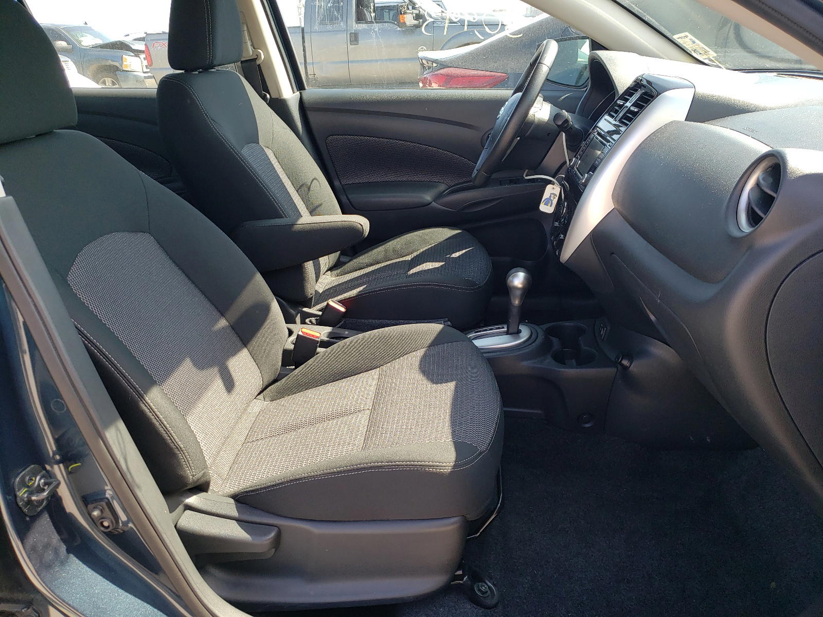 Photo 5 from auction – 2017 NISSAN VERSA S with VIN 3N1CN7AP1HL906906