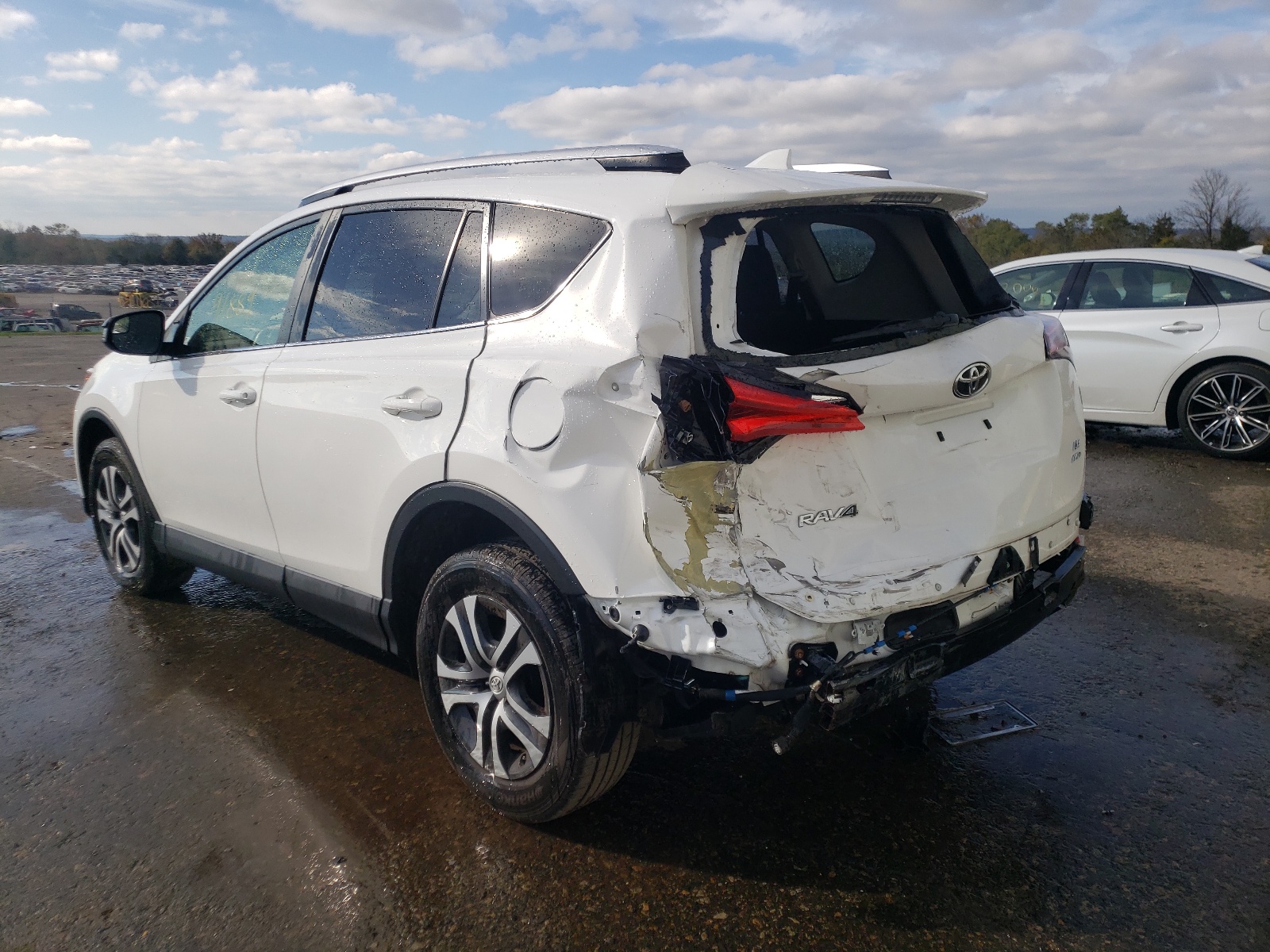 Photo 3 from auction – 2016 TOYOTA RAV4 LE with VIN JTMBFREV5GD184967