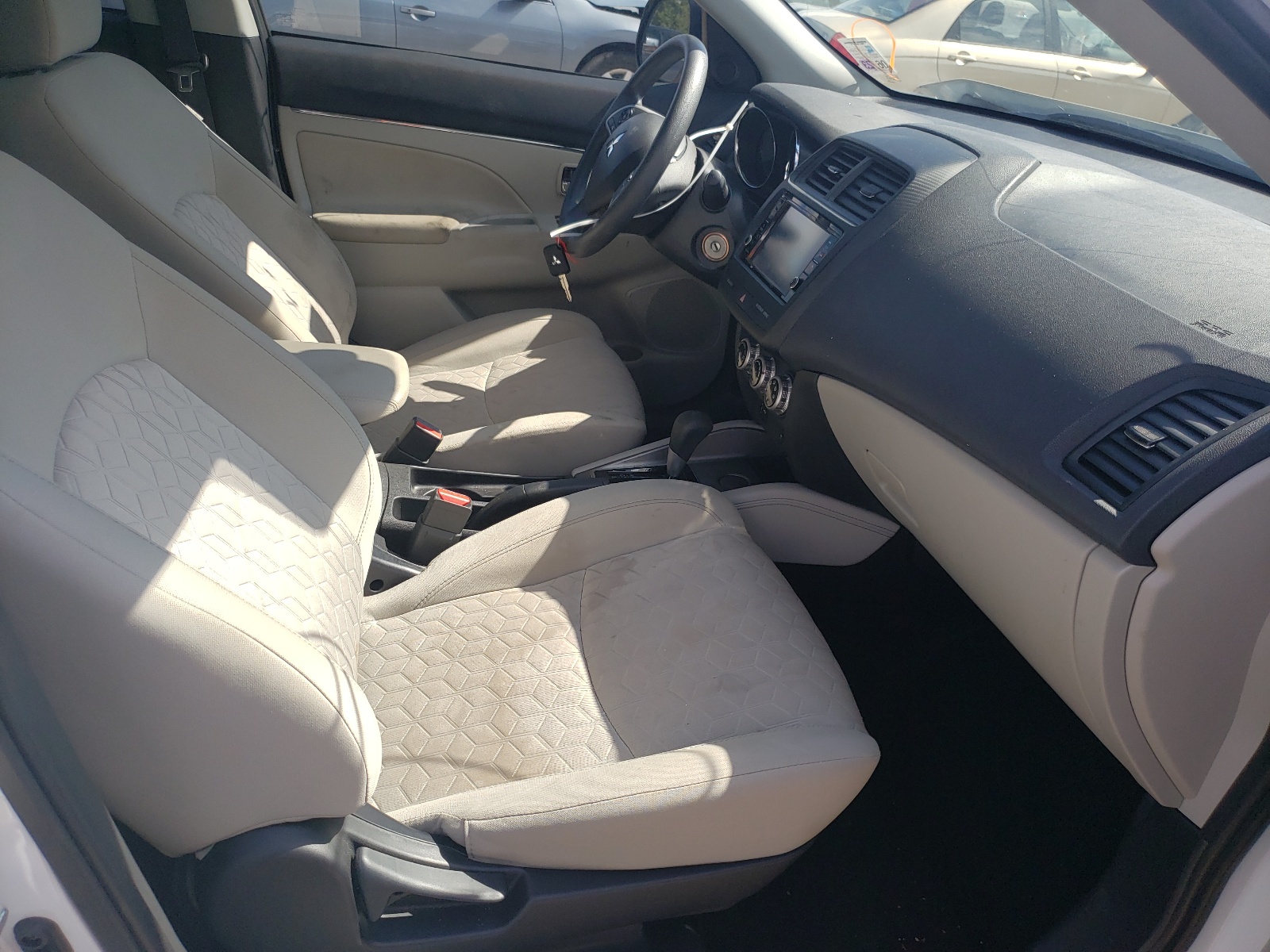 Photo 5 from auction – 2021 MITSUBISHI OUTLANDER with VIN JA4APUAU5MU021055