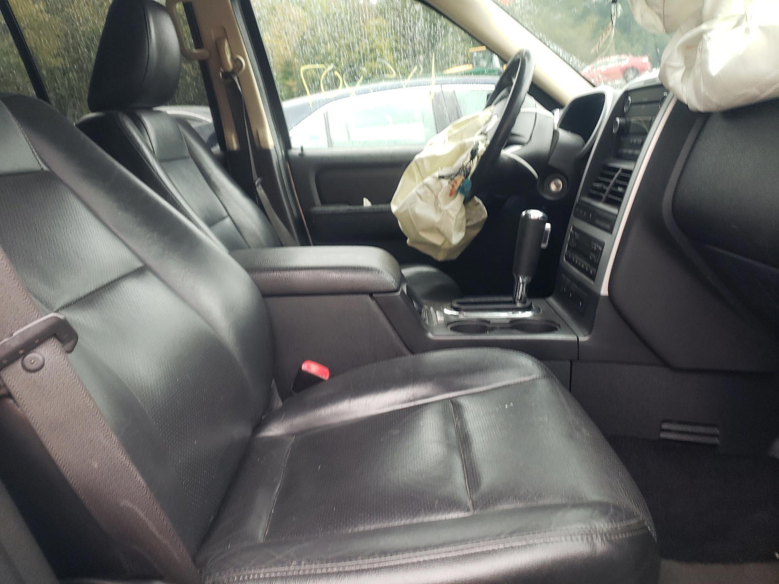 Photo 5 from auction – 2010 MERCURY MOUNTAINEE with VIN 4M2EN3JE7AUJ01088