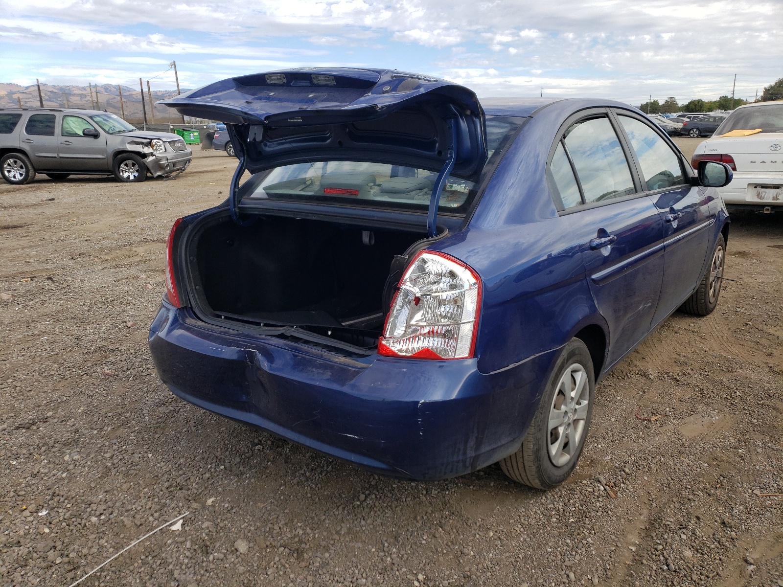 Photo 4 from auction – 2011 HYUNDAI ACCENT GLS with VIN KMHCN4AC7BU618065