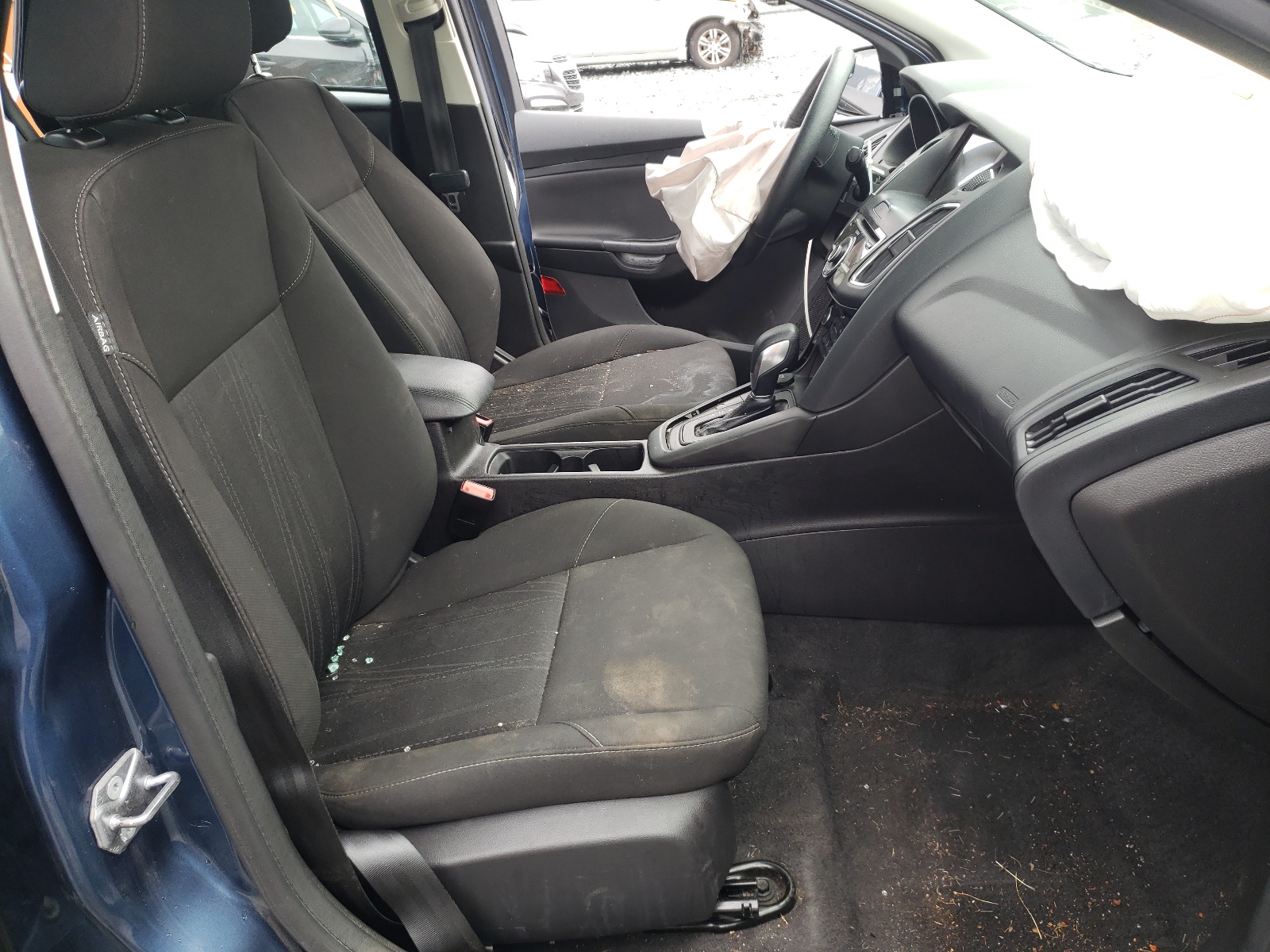 Photo 5 from auction – 2018 FORD FOCUS SEL with VIN 1FADP3H23JL305941