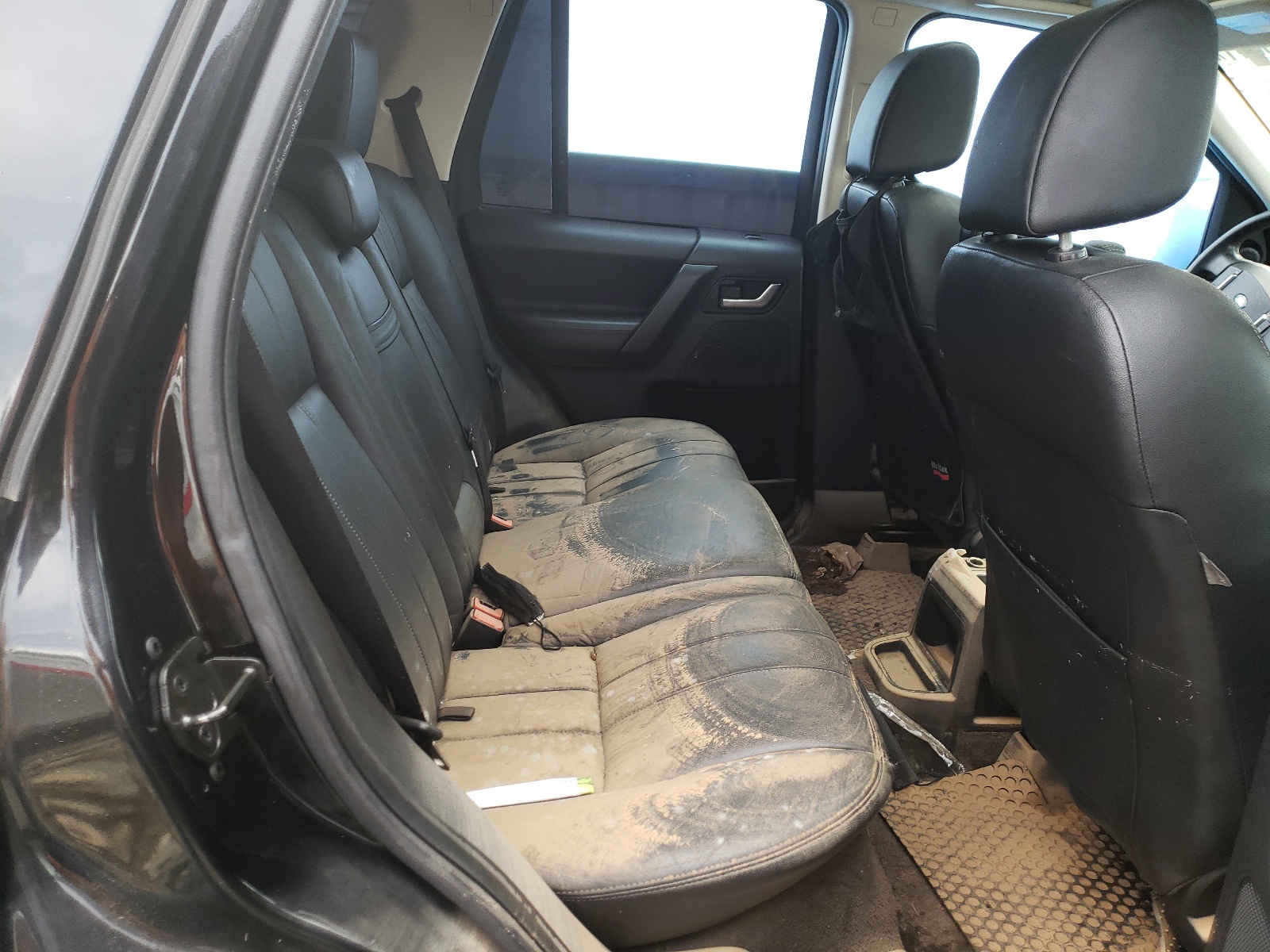 Photo 6 from auction – 2012 LAND ROVER LR2 HSE with VIN SALFR2BN2CH309682