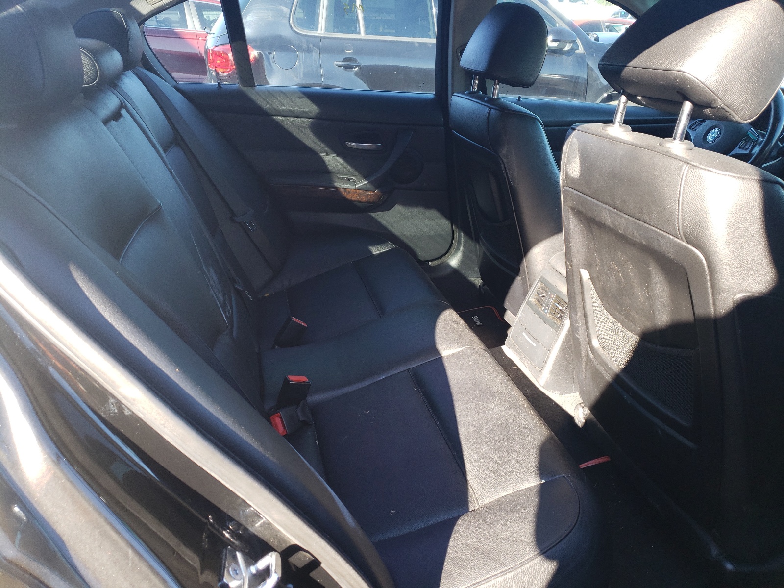 Photo 6 from auction – 2006 BMW 330 I with VIN WBAVB33516KS33484
