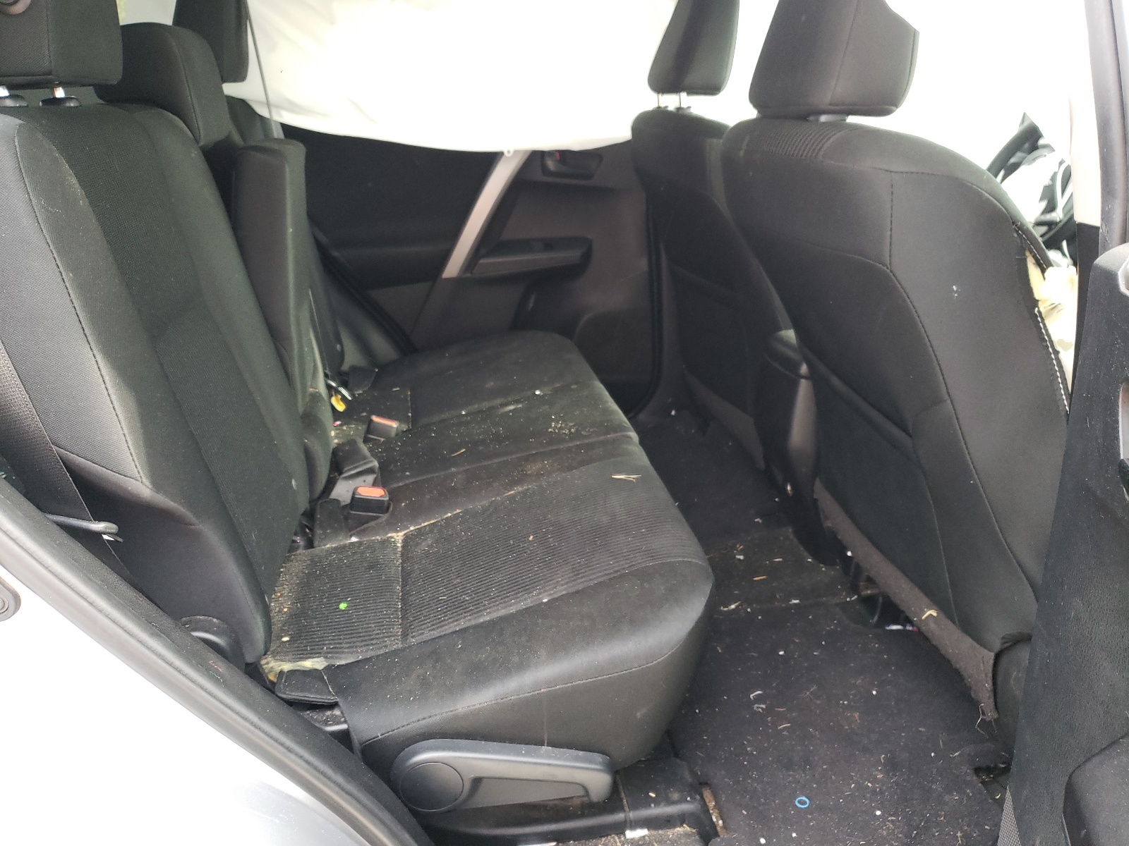 Photo 6 from auction – 2018 TOYOTA RAV4 LE with VIN 2T3ZFREV1JW522308