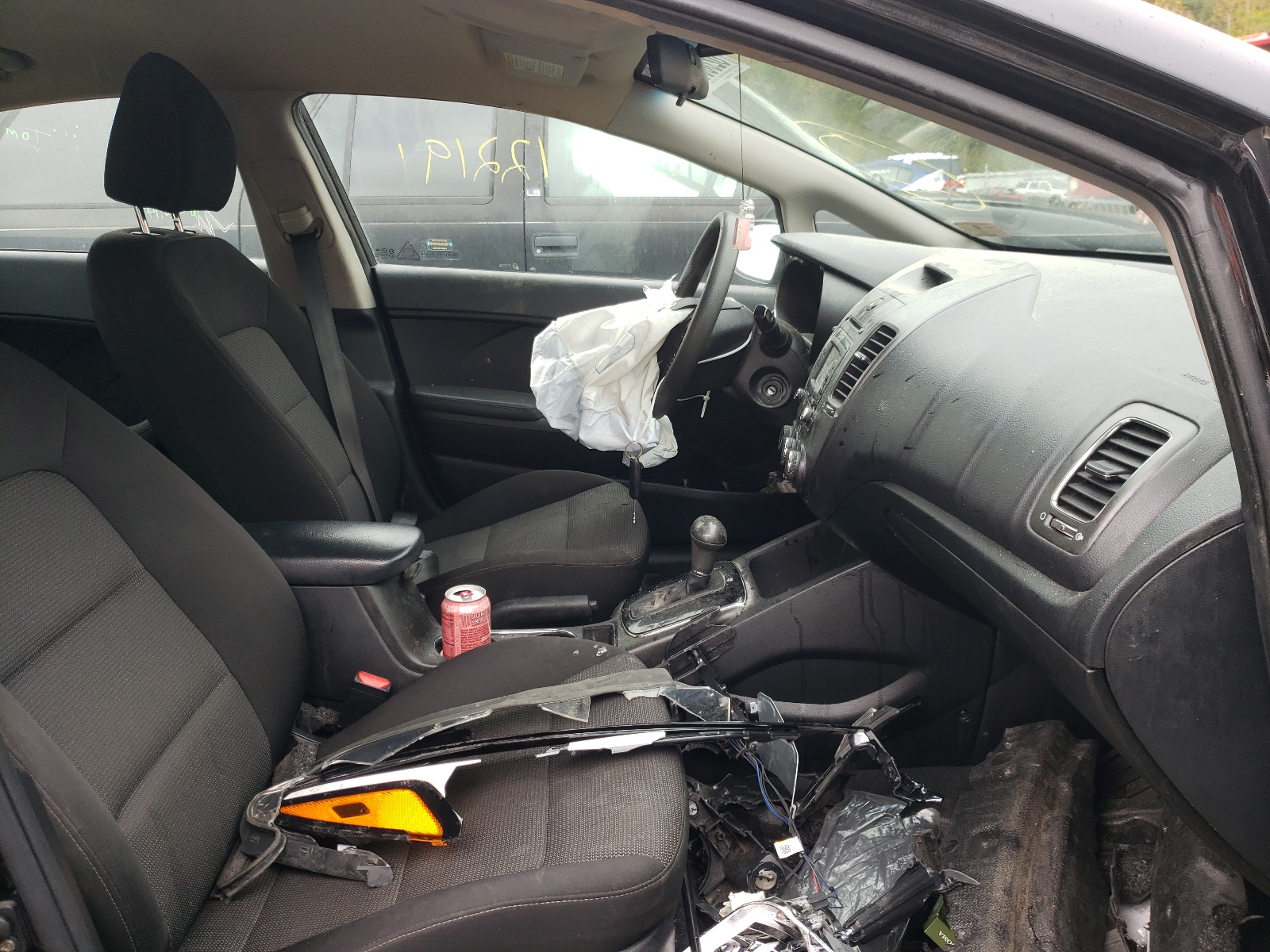 Photo 5 from auction – 2018 KIA FORTE LX with VIN 3KPFK4A74JE275595