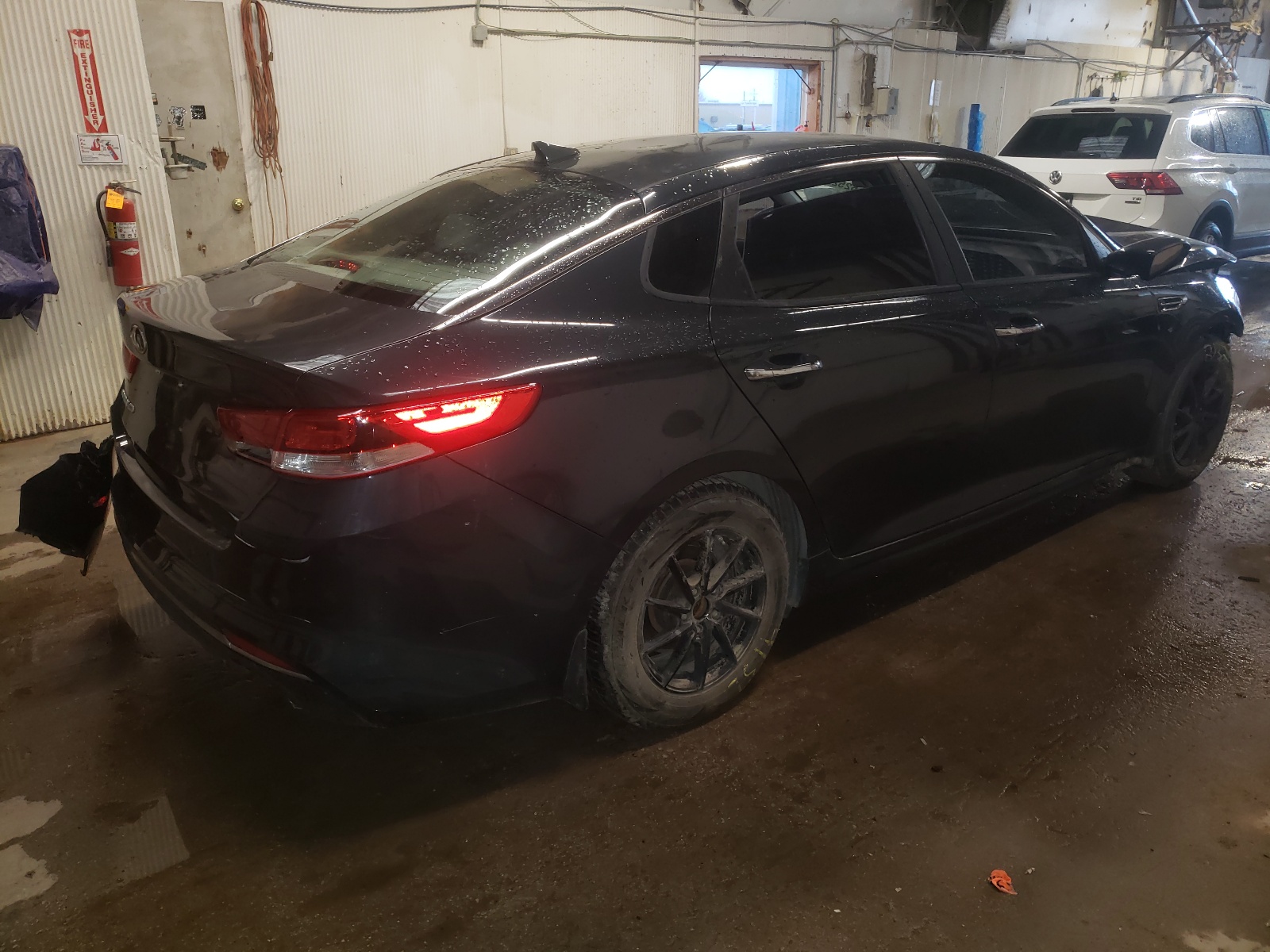 Photo 4 from auction – 2016 KIA OPTIMA LX with VIN 5XXGT4L34GG087168