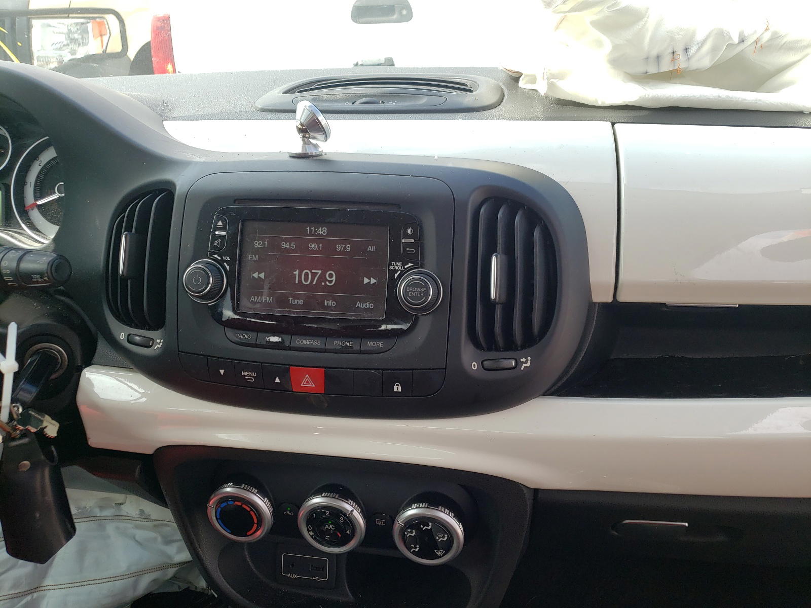 Photo 9 from auction – 2015 FIAT 500L POP with VIN ZFBCFAAHXFZ035660
