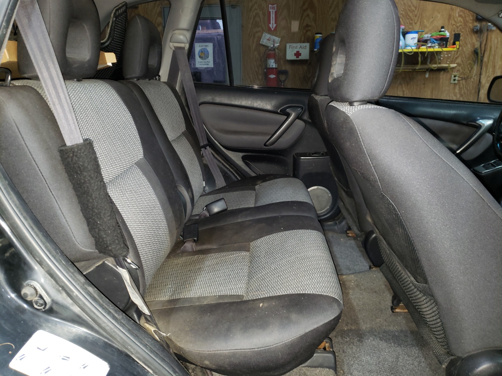 Photo 6 from auction – 2004 TOYOTA RAV4 with VIN JTEHD20V640002321
