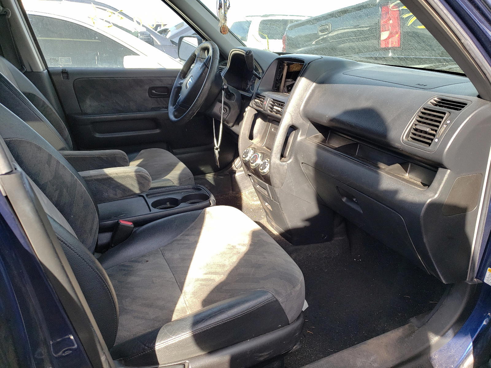 Photo 5 from auction – 2004 HONDA CR-V with VIN SHSRD78824U202059