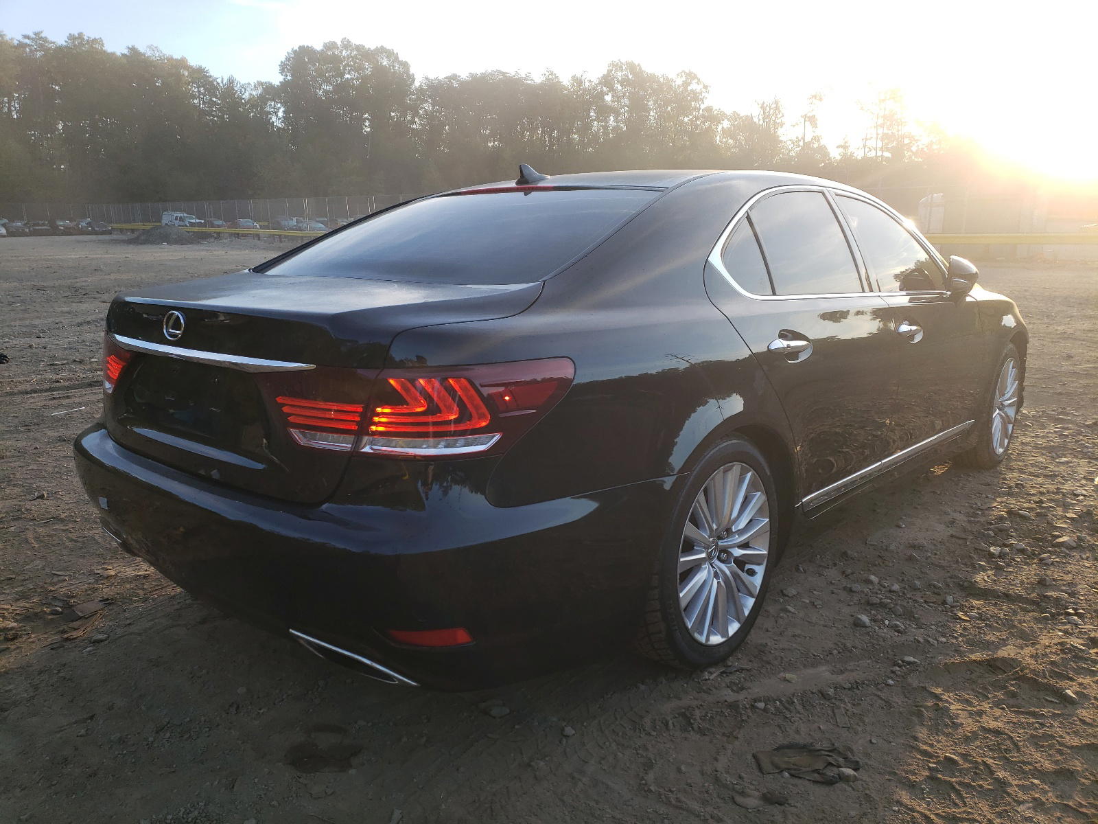 Photo 4 from auction – 2013 LEXUS LS 460 with VIN JTHBL5EF1D5119872