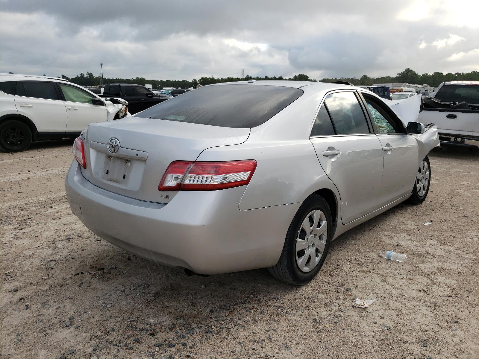 Photo 4 from auction – 2011 TOYOTA CAMRY BASE with VIN 4T1BF3EK1BU676807