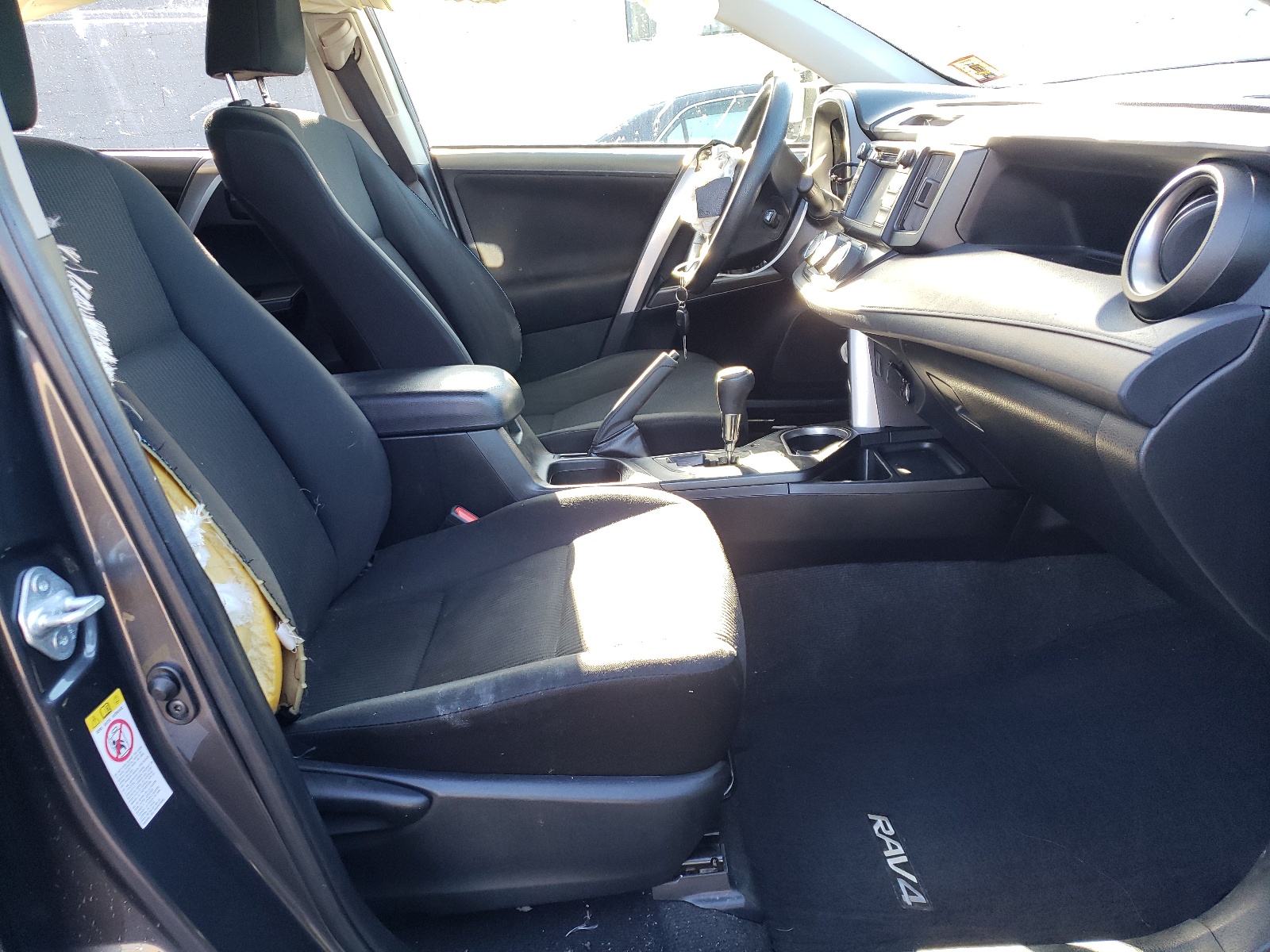 Photo 5 from auction – 2016 TOYOTA RAV4 LE with VIN JTMZFREV9GJ099856