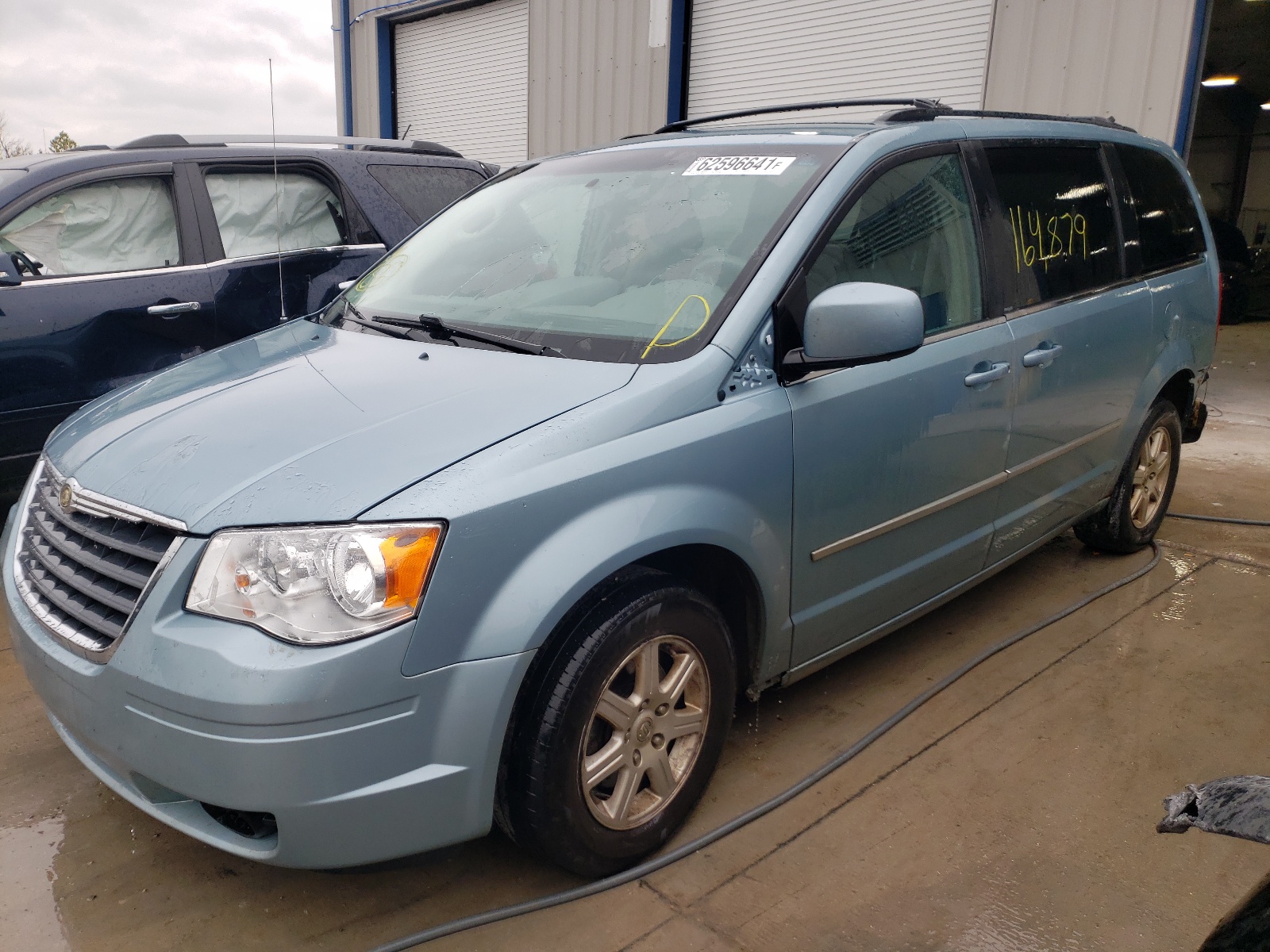 Photo 2 from auction – 2010 CHRYSLER TOWN & COU with VIN 2A4RR5D15AR241051