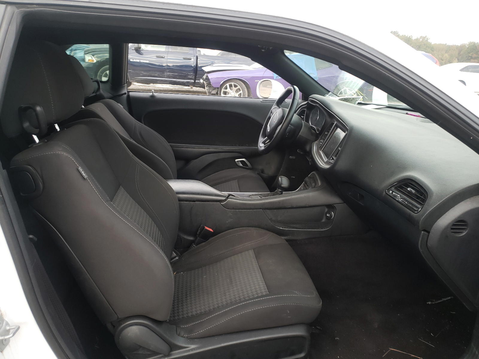 Photo 5 from auction – 2017 DODGE CHALLENGER with VIN 2C3CDZBT6HH656132