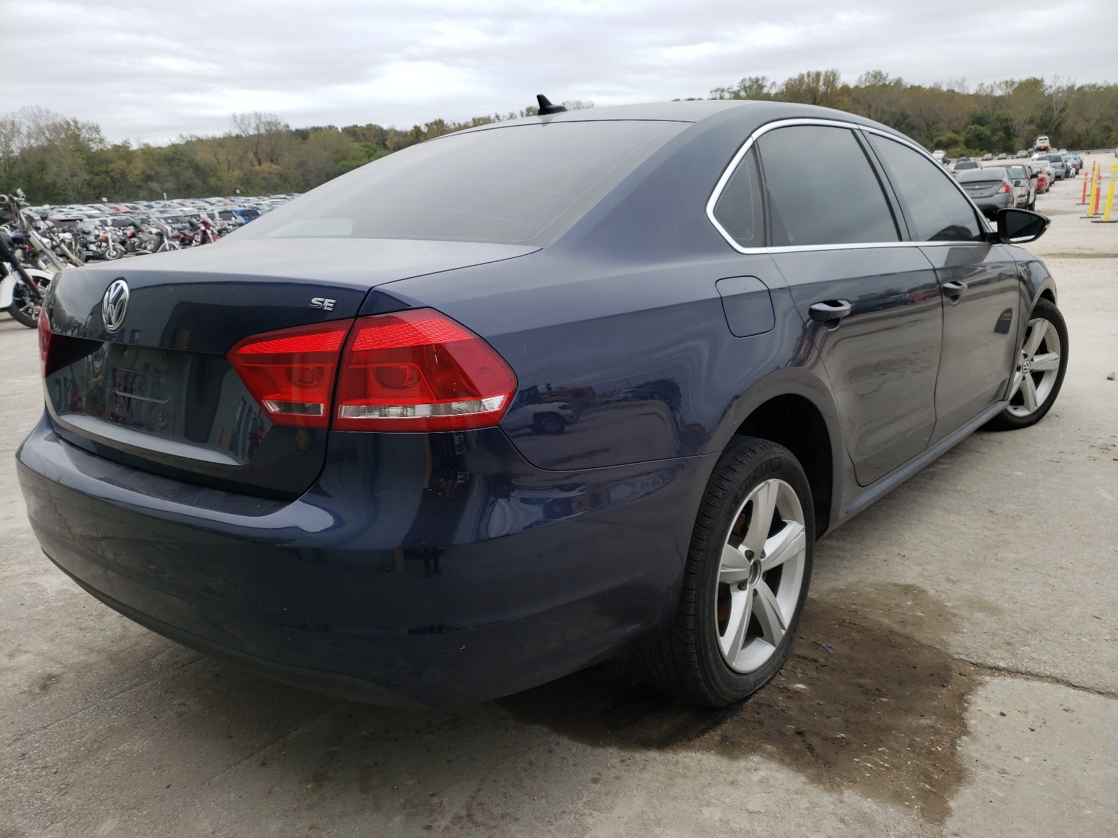 Photo 4 from auction – 2012 VOLKSWAGEN PASSAT SE with VIN 1VWBP7A39CC041099