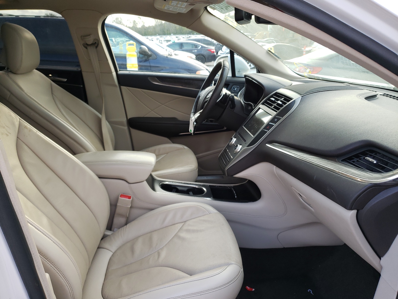 Photo 5 from auction – 2017 LINCOLN MKC RESERV with VIN 5LMTJ3DH3HUL51087