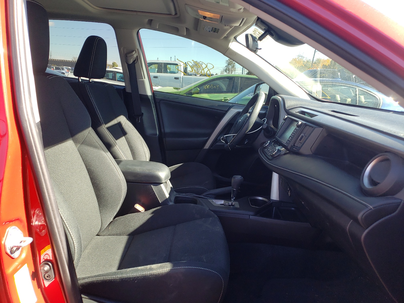 Photo 5 from auction – 2017 TOYOTA RAV4 XLE with VIN 2T3RFREV2HW649708