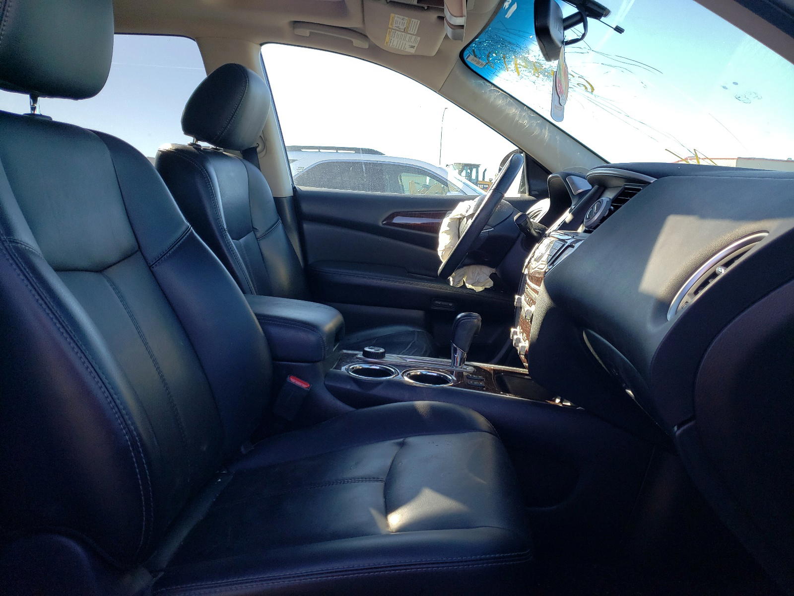 Photo 5 from auction – 2015 NISSAN PATHFINDER with VIN 5N1AR2MM2FC702066