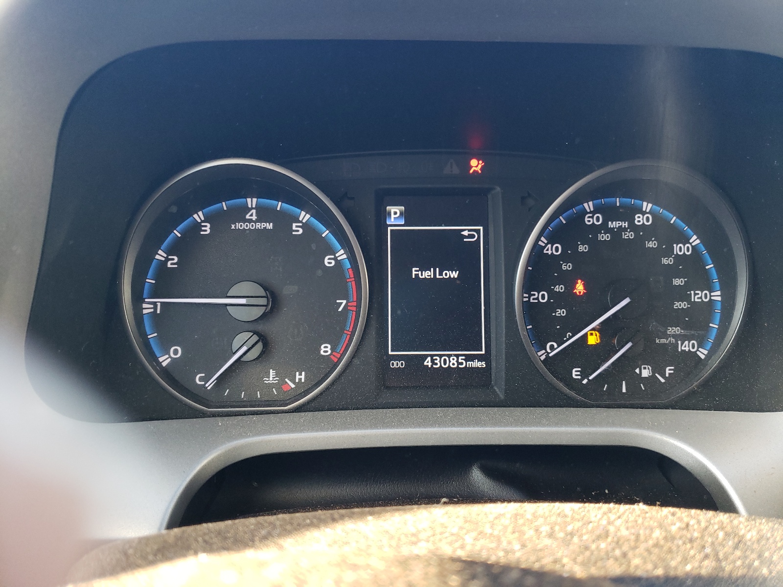 Photo 8 from auction – 2018 TOYOTA RAV4 LE with VIN 2T3ZFREV1JW454639