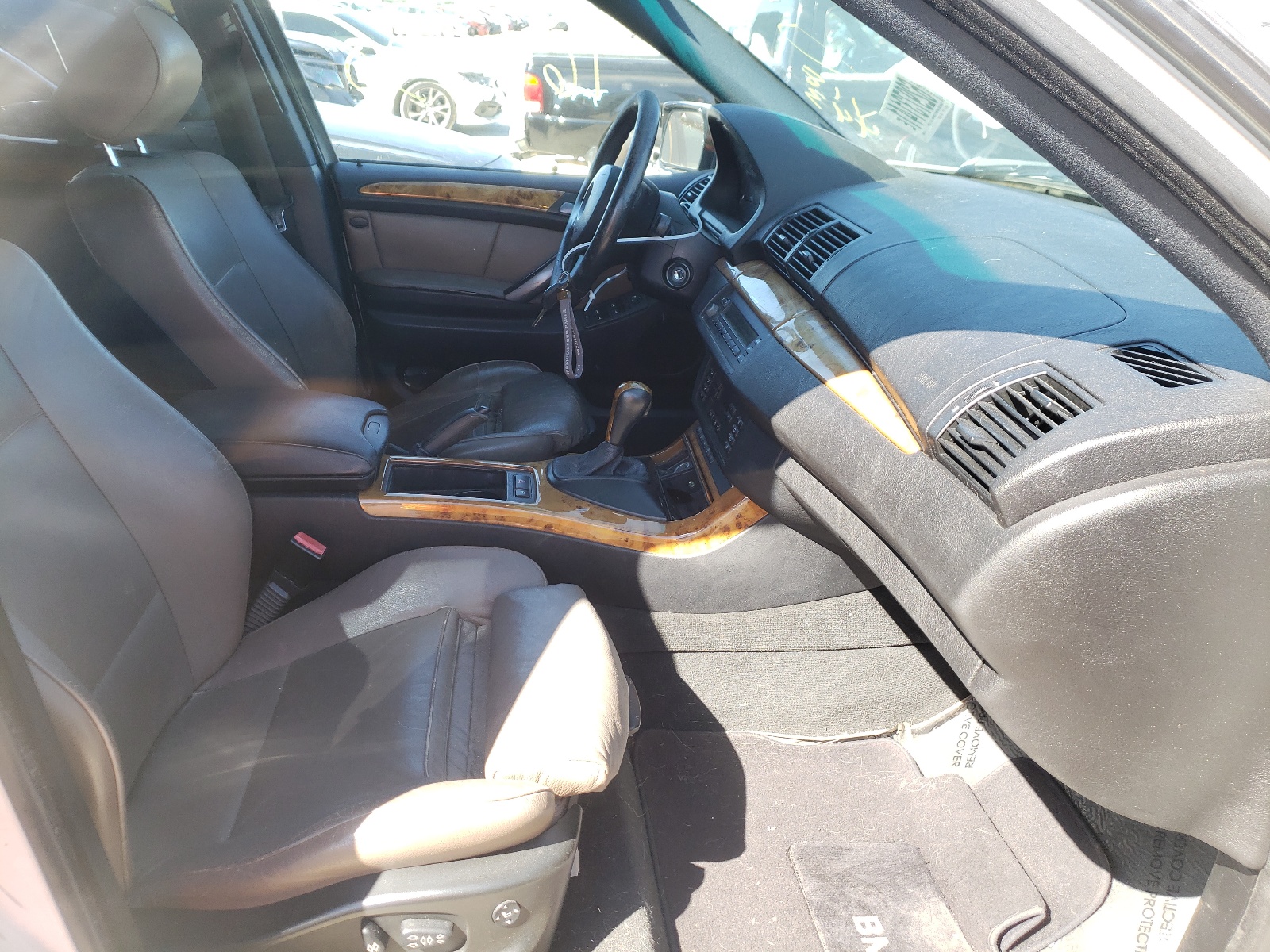 Photo 5 from auction – 2005 BMW X5 4.4I with VIN 5UXFB53575LV18443