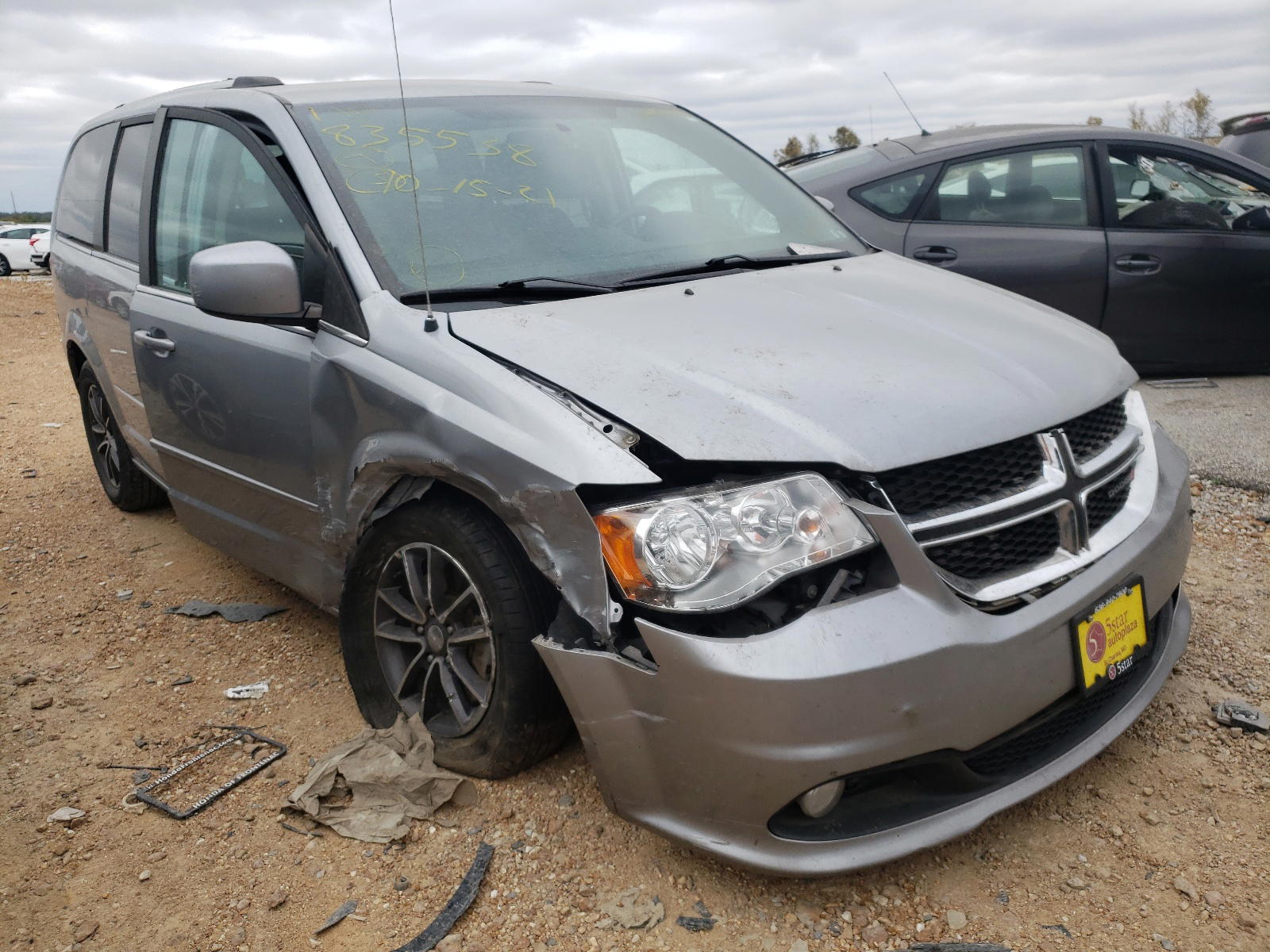 DODGE GRAND CARA 2017 with VIN 2C4RDGCG3HR824315 - Photo from auction
