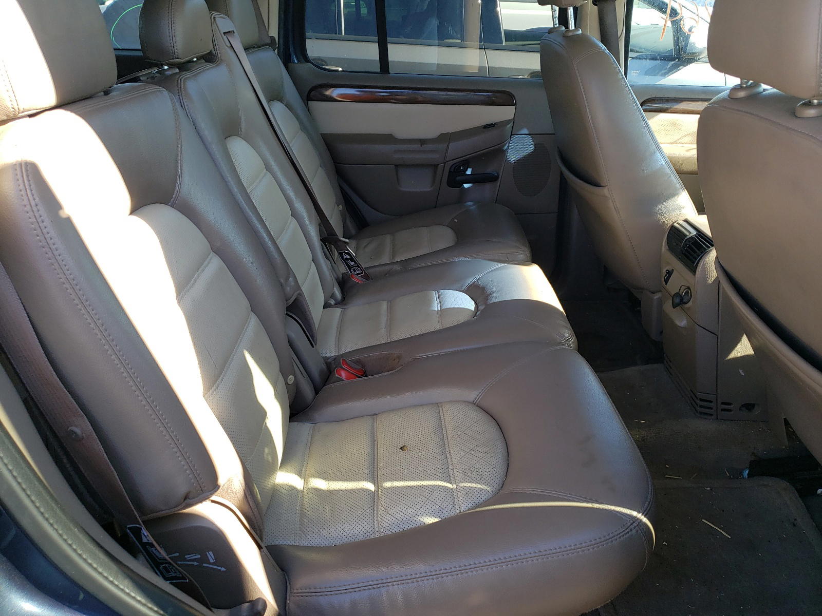 Photo 6 from auction – 2003 FORD EXPLORER E with VIN 1FMZU74E13UC33372