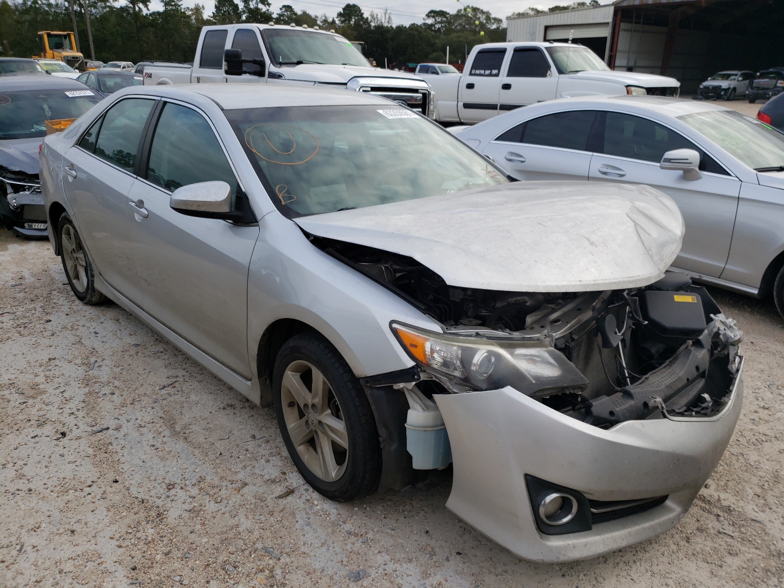 TOYOTA CAMRY L 2014 with VIN 4T1BF1FK2EU811705 - Photo from auction