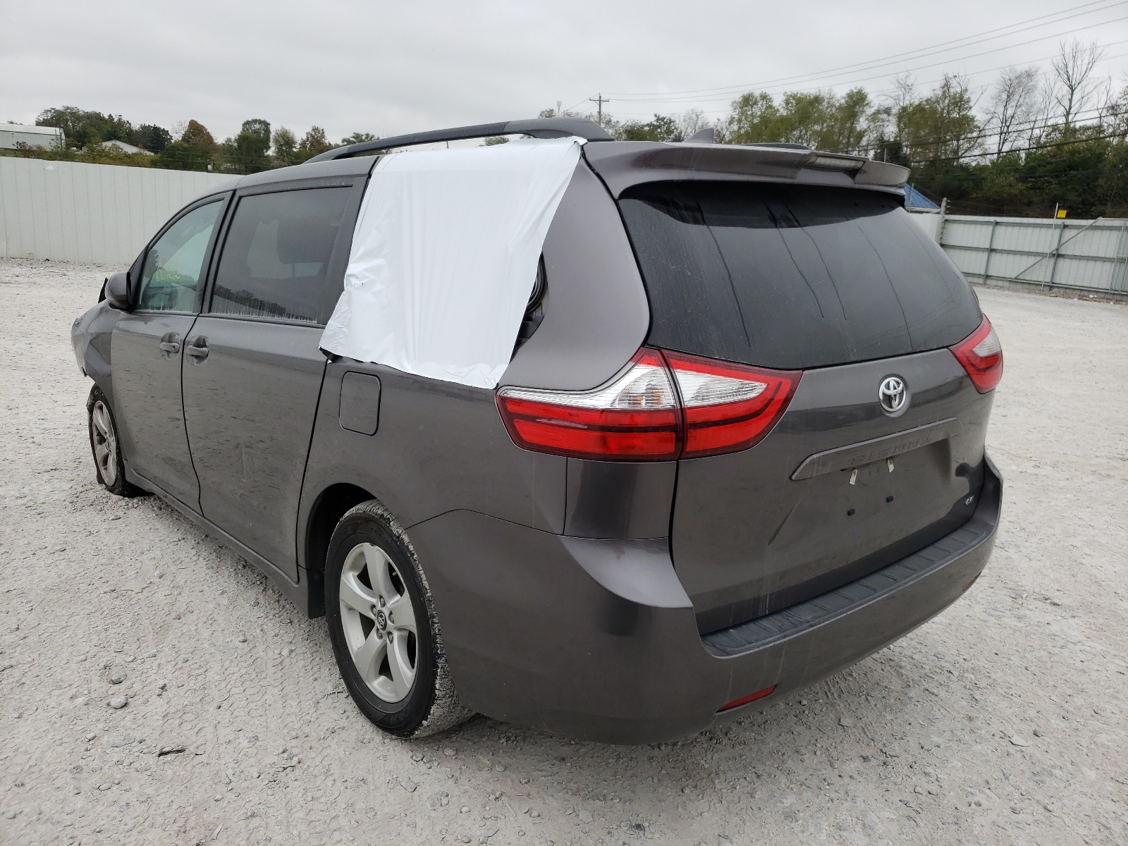 Photo 3 from auction – 2018 TOYOTA SIENNA XLE with VIN 5TDKZ3DC0JS904806