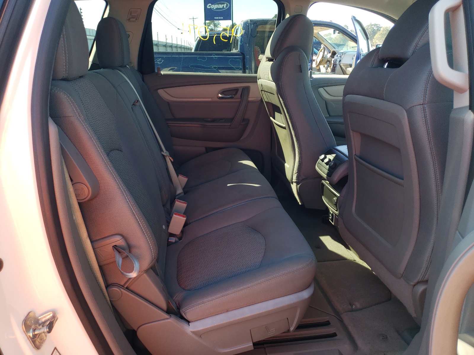 Photo 6 from auction – 2017 CHEVROLET TRAVERSE L with VIN 1GNKRGKD0HJ219691