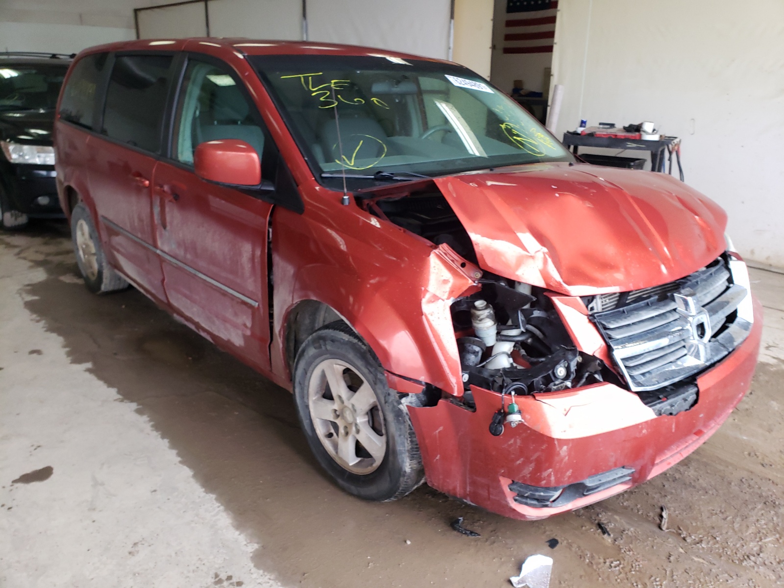 DODGE GRAND CARA 2008 with VIN 2D8HN54P28R792647 - Photo from auction