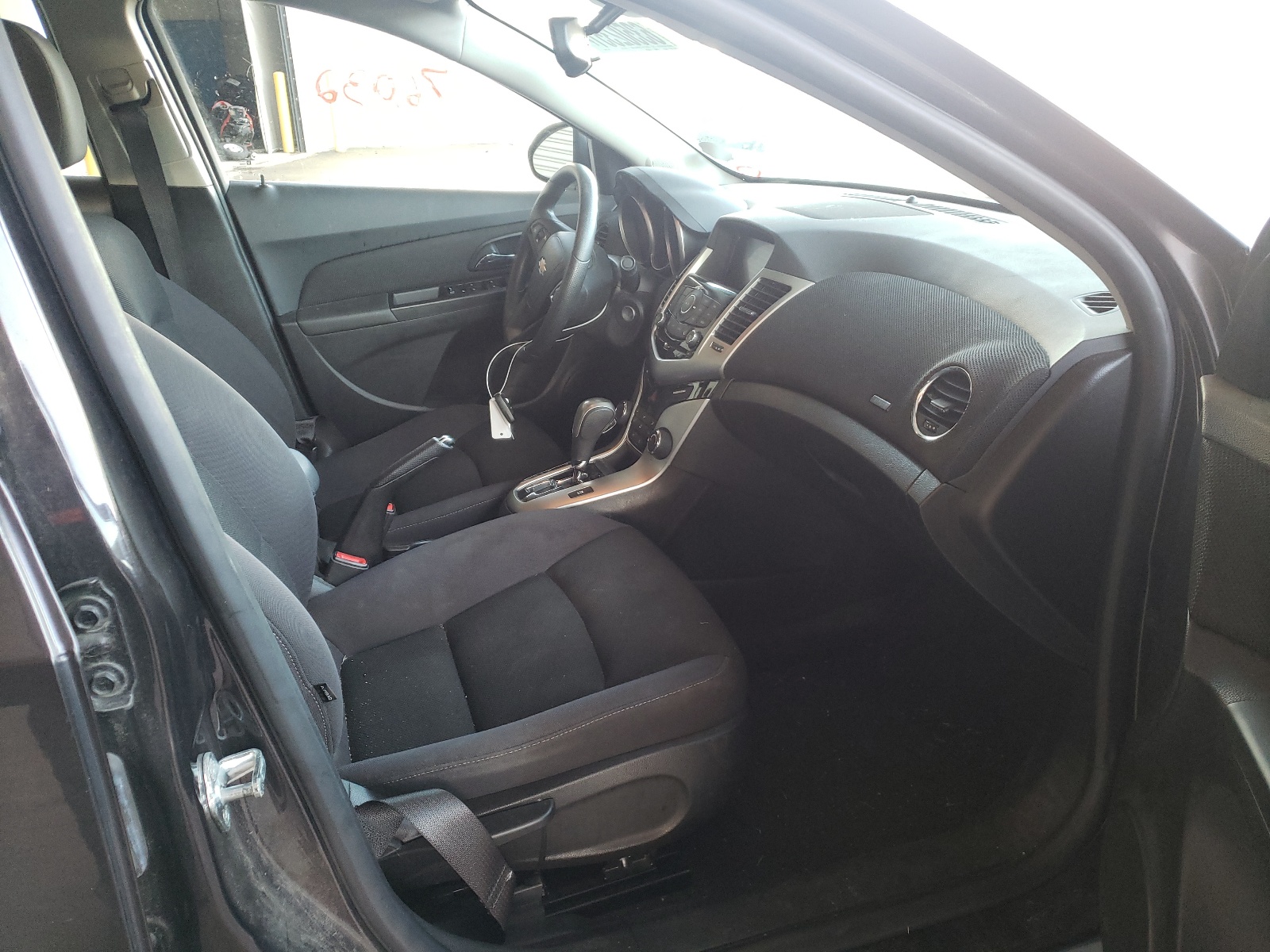 Photo 5 from auction – 2015 CHEVROLET CRUZE LT with VIN 1G1PC5SB7F7209472