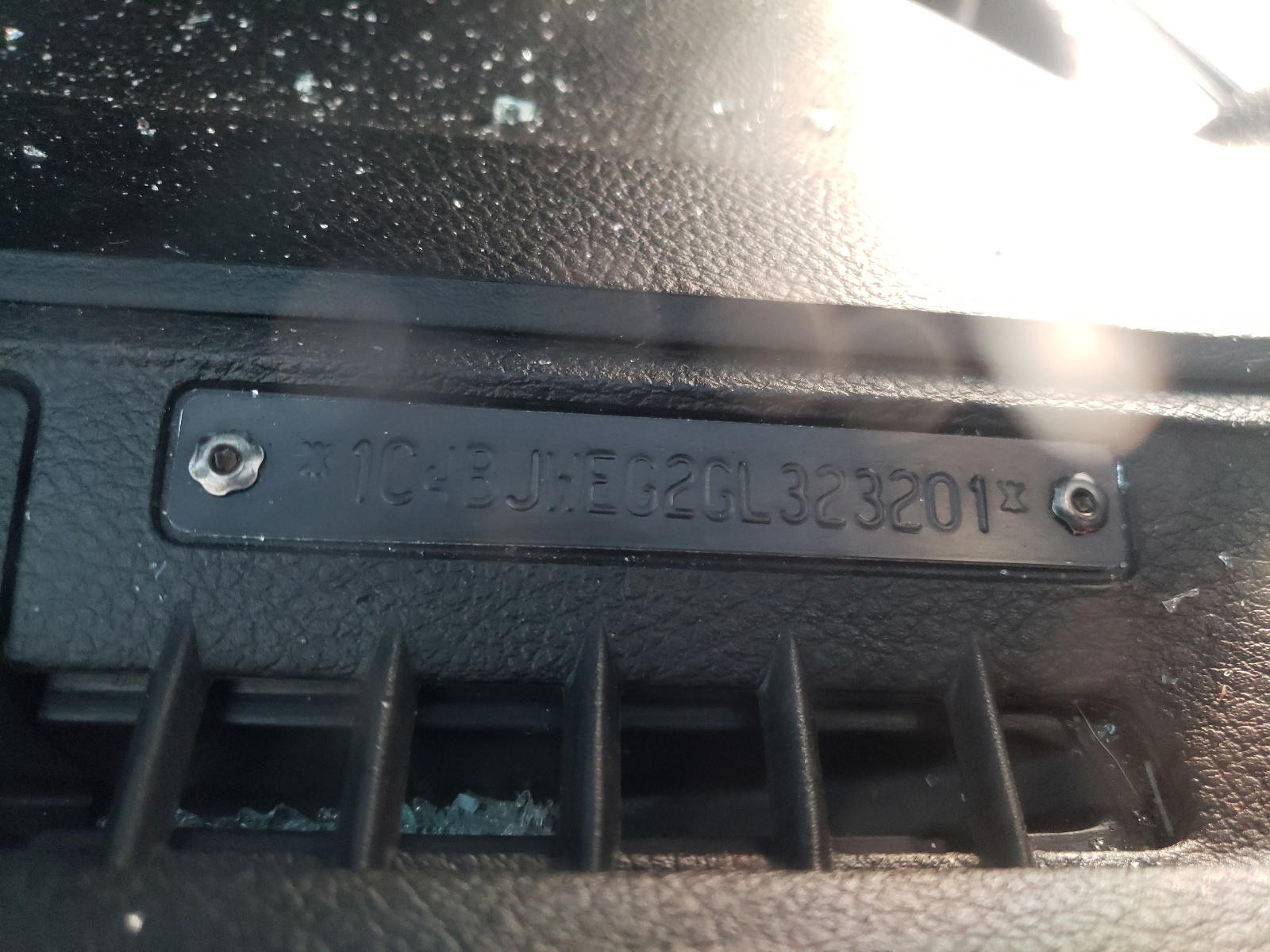 Photo 10 from auction – 2016 JEEP WRANGLER U with VIN 1C4BJWEG2GL323201