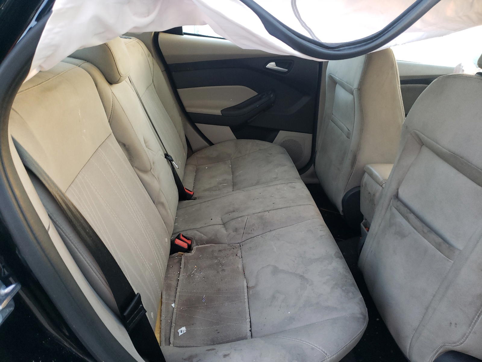 Photo 6 from auction – 2016 FORD FOCUS SE with VIN 1FADP3F24GL403615