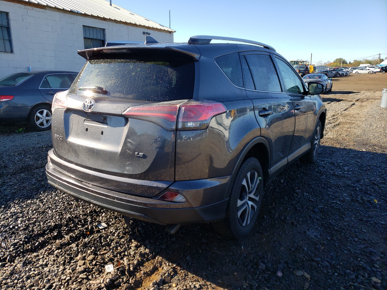 Photo 4 from auction – 2016 TOYOTA RAV4 LE with VIN JTMZFREV9GJ099856